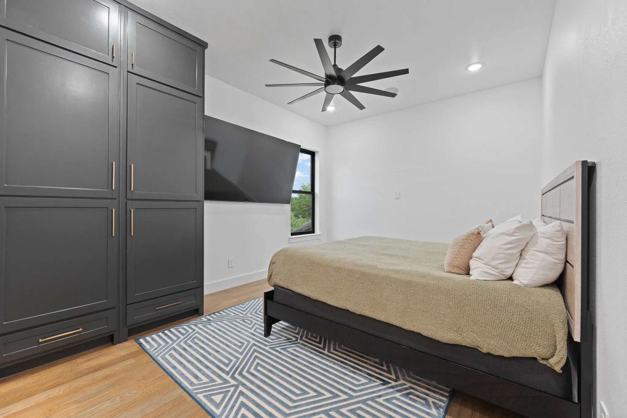 Single Family Residence For Sale in Tarrant County , 613 Wildcat Way, Kennedale, Texas 76060, 5 Bedroom, 8 Bathroom, 2 Garage spaces, 4,061 Sqft, built in 2021, Preowned, mls#21261254, Real Estate Agent in Kennedale, Homes For Sale in Tarrant county, Homes For Sale in Kennedale, Realtor in Kennedale Texas, Real Estate Brokerage Independent Realty Texas, Luminita Cordes Realtor