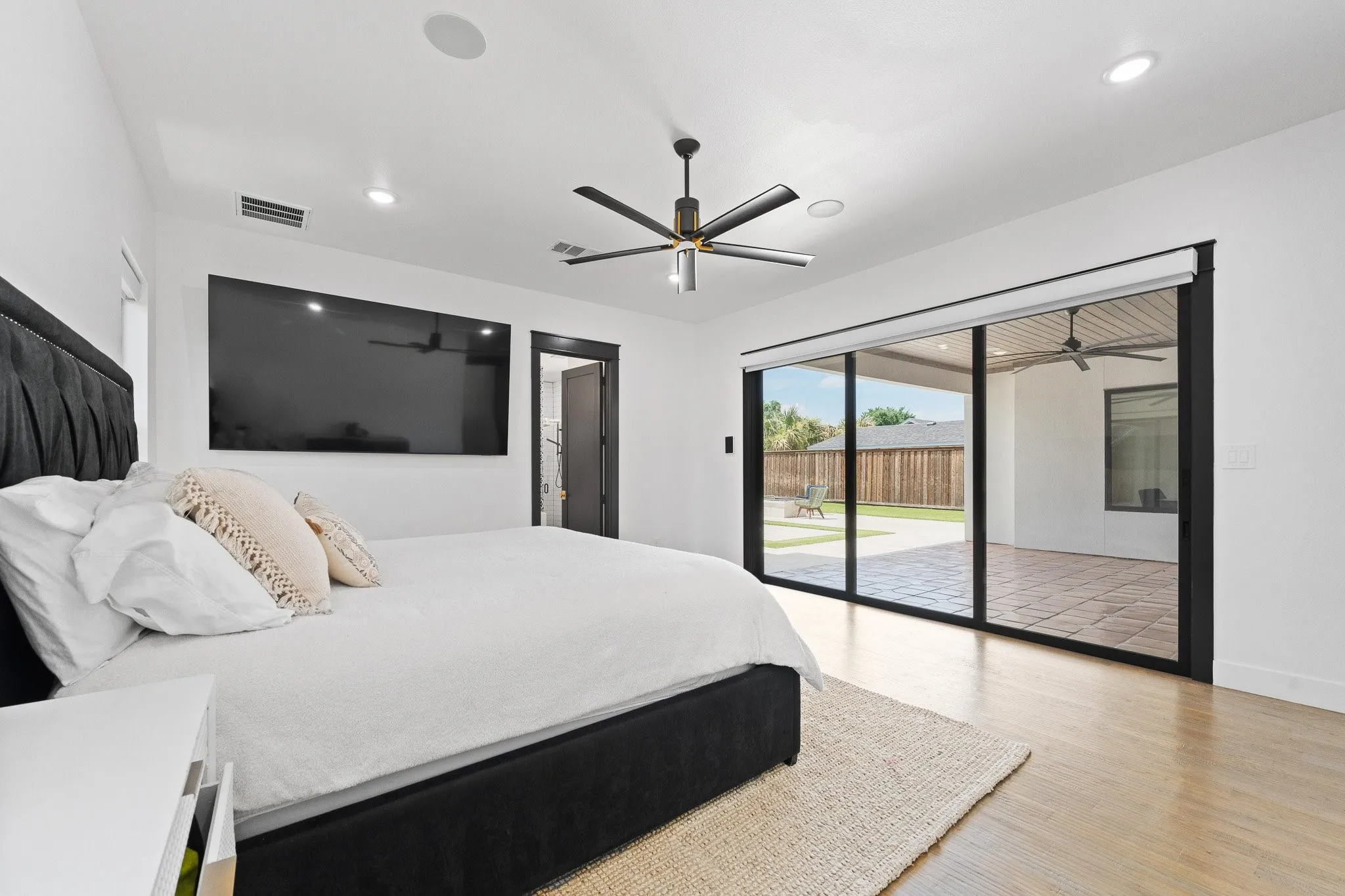 Single Family Residence For Sale in Tarrant County , 613 Wildcat Way, Kennedale, Texas 76060, 5 Bedroom, 8 Bathroom, 2 Garage spaces, 4,061 Sqft, built in 2021, Preowned, mls#21261254, Real Estate Agent in Kennedale, Homes For Sale in Tarrant county, Homes For Sale in Kennedale, Realtor in Kennedale Texas, Real Estate Brokerage Independent Realty Texas, Luminita Cordes Realtor
