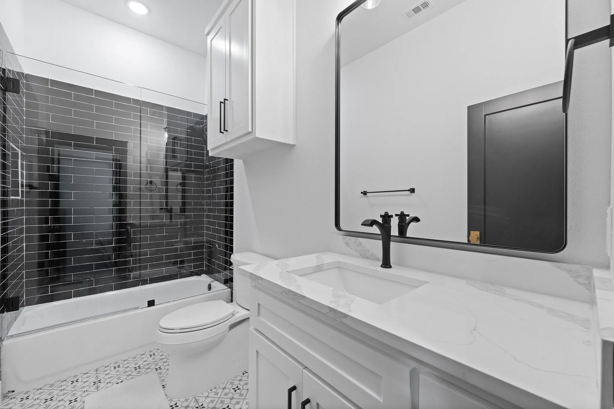 Single Family Residence For Sale in Tarrant County , 613 Wildcat Way, Kennedale, Texas 76060, 5 Bedroom, 8 Bathroom, 2 Garage spaces, 4,061 Sqft, built in 2021, Preowned, mls#21261254, Real Estate Agent in Kennedale, Homes For Sale in Tarrant county, Homes For Sale in Kennedale, Realtor in Kennedale Texas, Real Estate Brokerage Independent Realty Texas, Luminita Cordes Realtor
