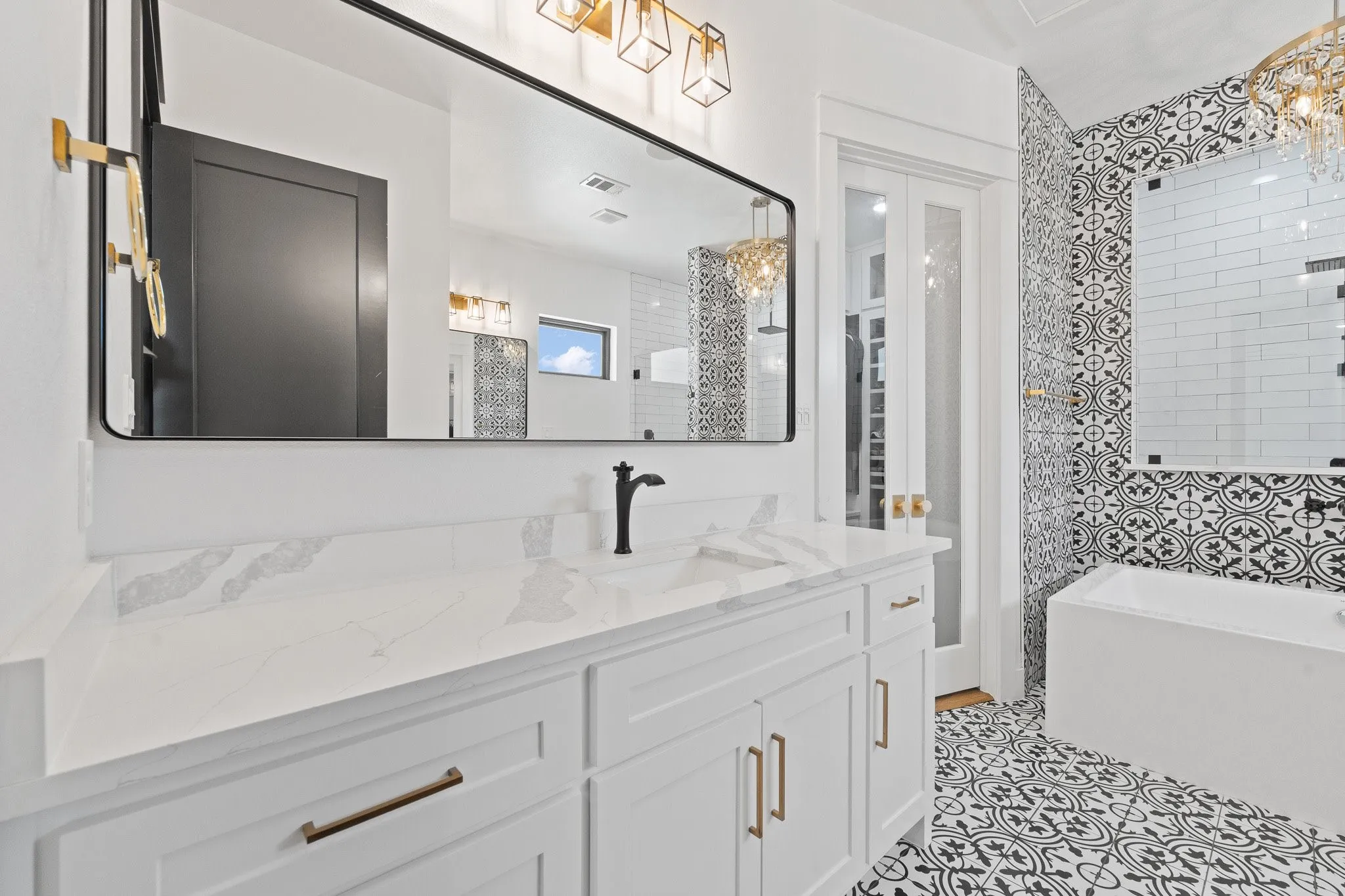 Single Family Residence For Sale in Tarrant County , 613 Wildcat Way, Kennedale, Texas 76060, 5 Bedroom, 8 Bathroom, 2 Garage spaces, 4,061 Sqft, built in 2021, Preowned, mls#21261254, Real Estate Agent in Kennedale, Homes For Sale in Tarrant county, Homes For Sale in Kennedale, Realtor in Kennedale Texas, Real Estate Brokerage Independent Realty Texas, Luminita Cordes Realtor