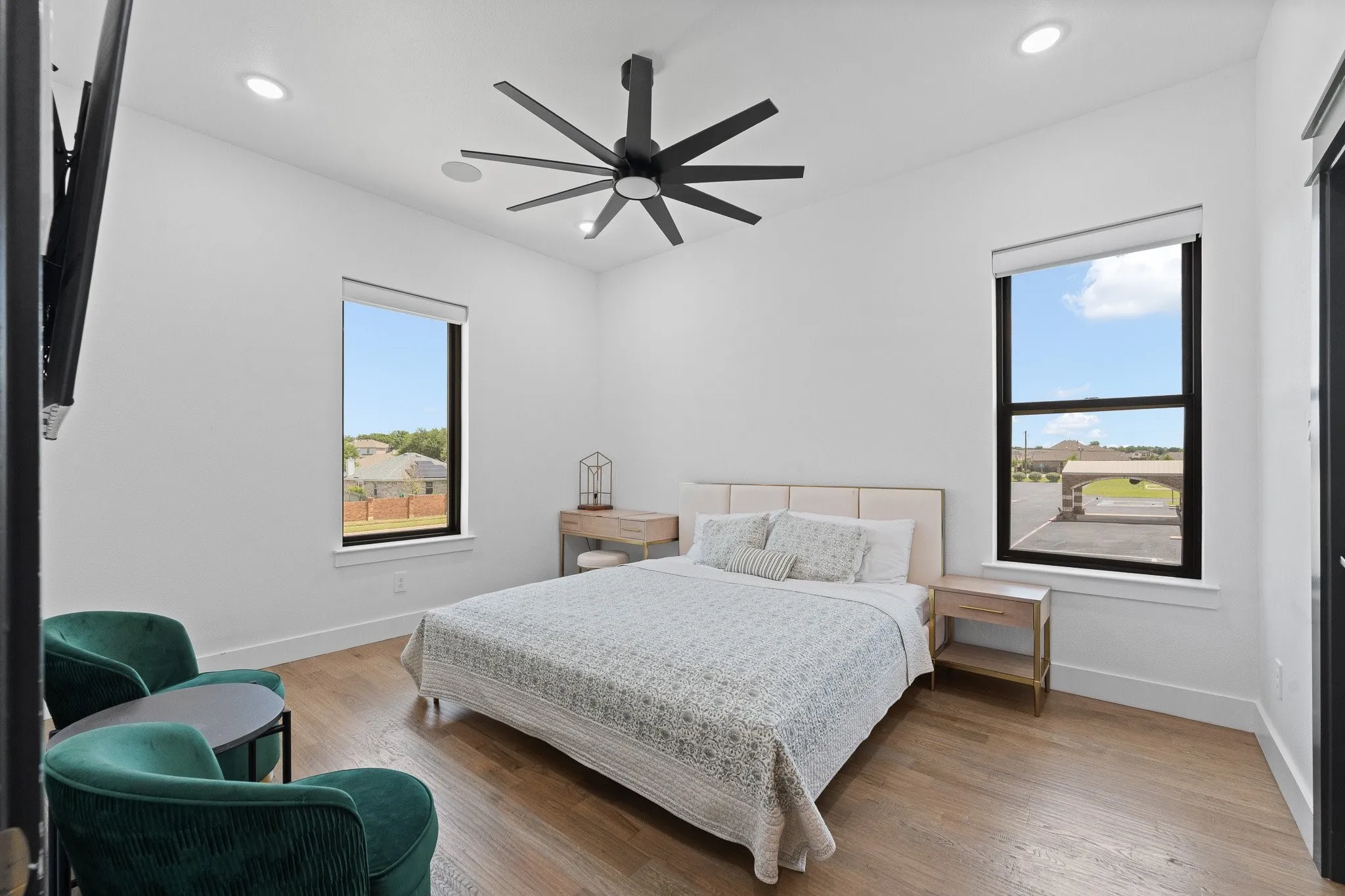 Single Family Residence For Sale in Tarrant County , 613 Wildcat Way, Kennedale, Texas 76060, 5 Bedroom, 8 Bathroom, 2 Garage spaces, 4,061 Sqft, built in 2021, Preowned, mls#21261254, Real Estate Agent in Kennedale, Homes For Sale in Tarrant county, Homes For Sale in Kennedale, Realtor in Kennedale Texas, Real Estate Brokerage Independent Realty Texas, Luminita Cordes Realtor