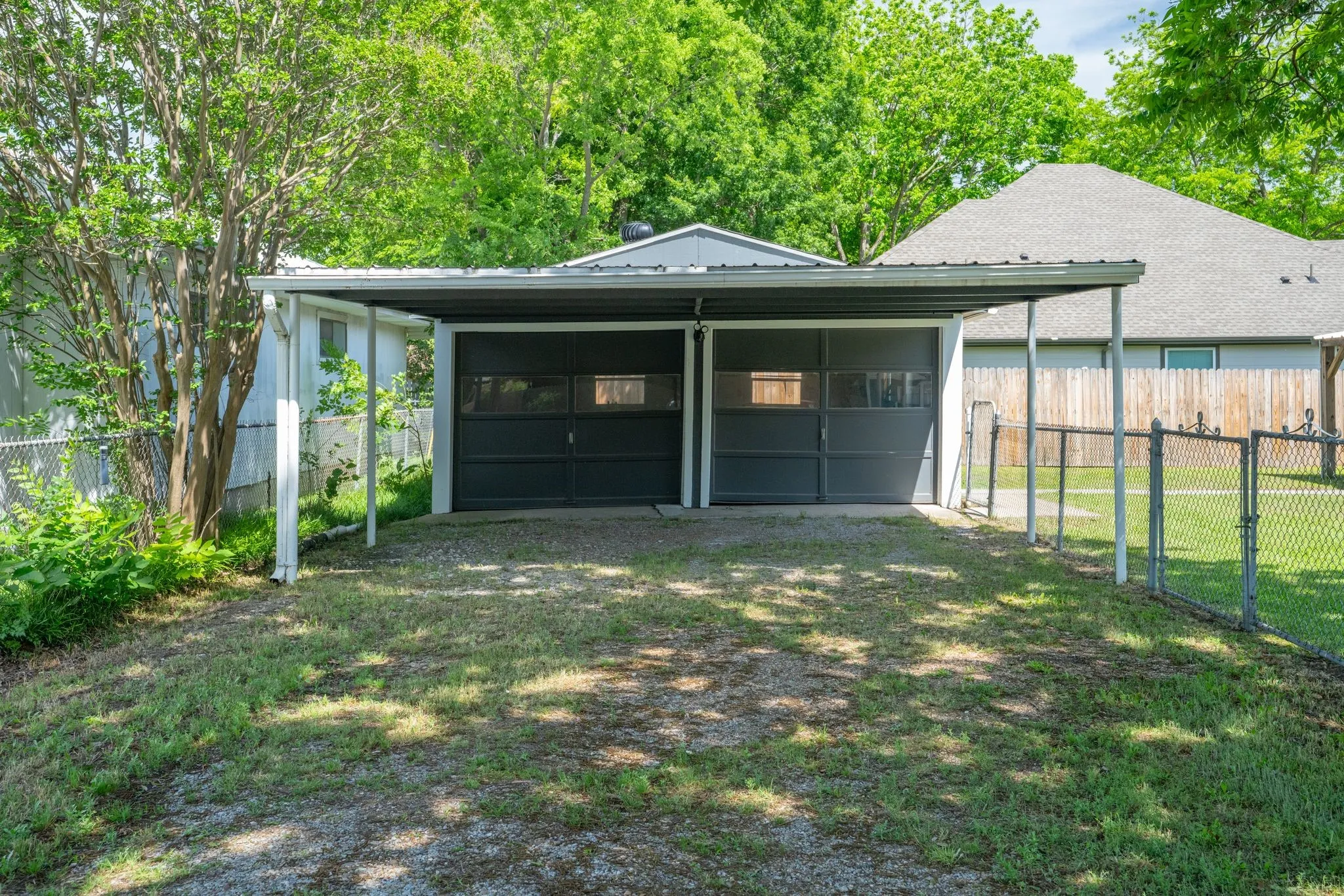 Single Family Residence For Sale in Collin County , 506 Pendleton Street, Farmersville, Texas 75442, 3 Bedroom, 2 Bathroom, 3 Garage spaces, 1,292 Sqft, built in 1962, Preowned, mls#21260752, Real Estate Agent in Farmersville, Homes For Sale in Collin county, Homes For Sale in Farmersville, Realtor in Farmersville Texas, Real Estate Brokerage Independent Realty Texas, Luminita Cordes Realtor
