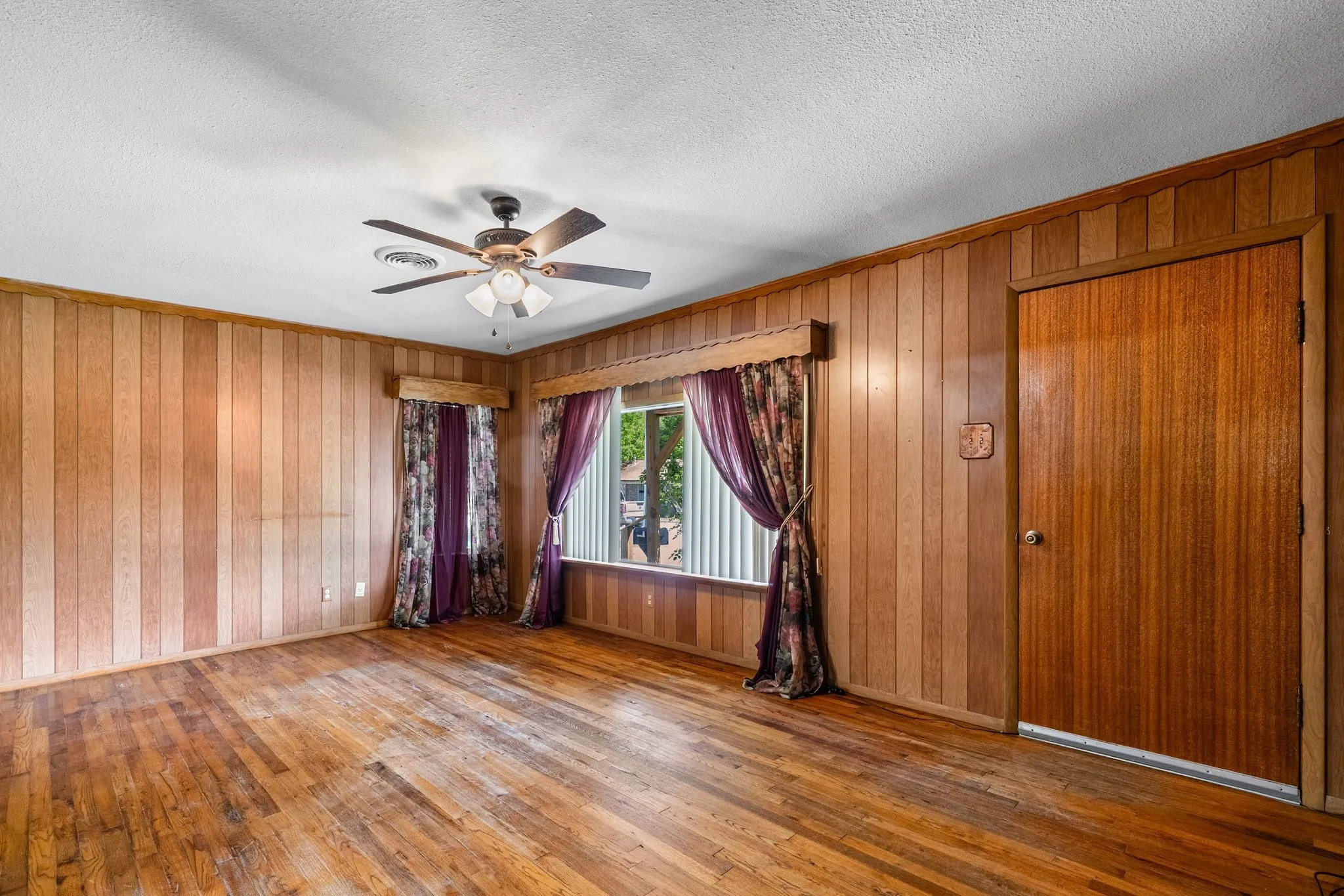 Single Family Residence For Sale in Collin County , 506 Pendleton Street, Farmersville, Texas 75442, 3 Bedroom, 2 Bathroom, 3 Garage spaces, 1,292 Sqft, built in 1962, Preowned, mls#21260752, Real Estate Agent in Farmersville, Homes For Sale in Collin county, Homes For Sale in Farmersville, Realtor in Farmersville Texas, Real Estate Brokerage Independent Realty Texas, Luminita Cordes Realtor