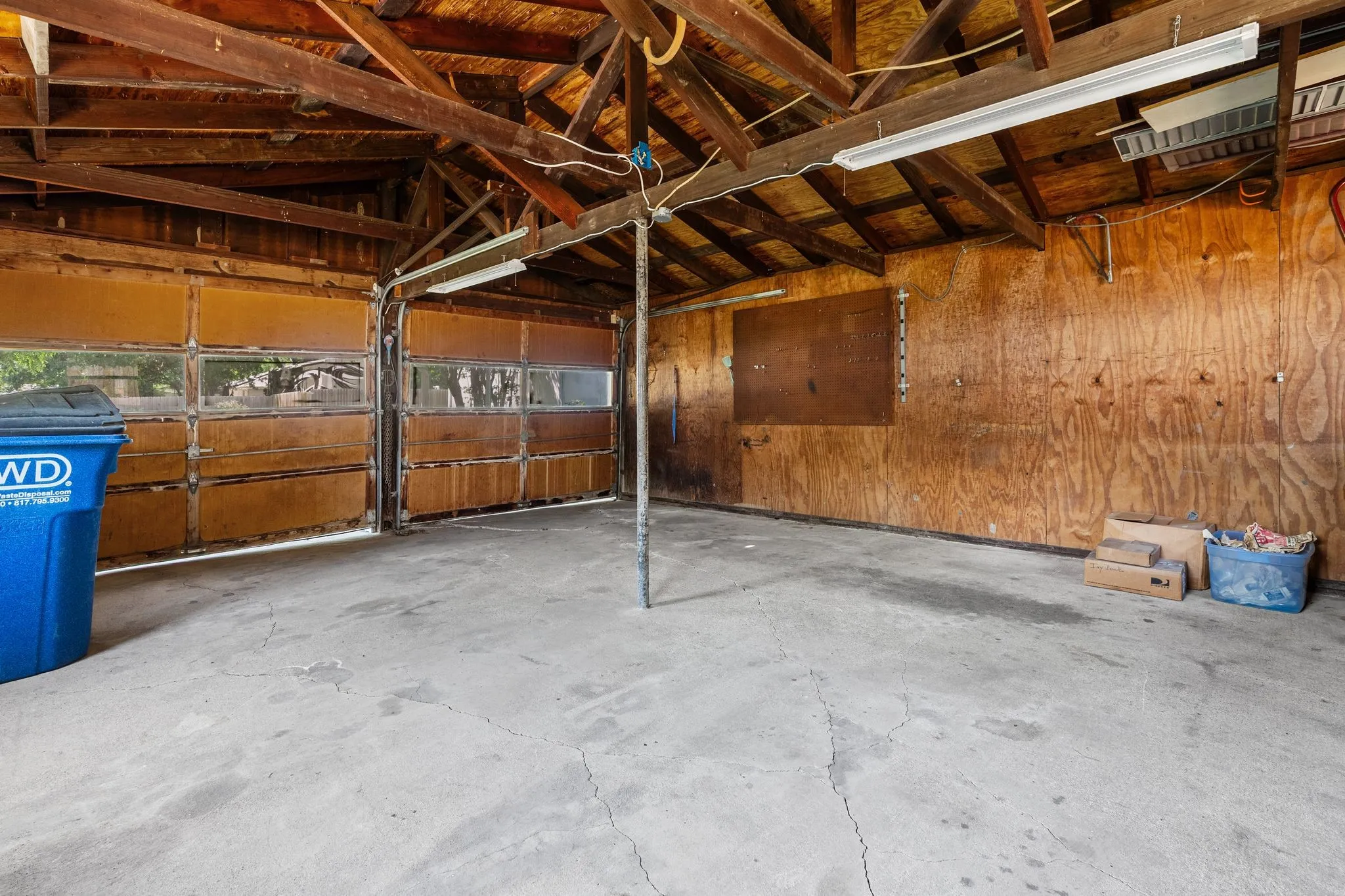 Single Family Residence For Sale in Collin County , 506 Pendleton Street, Farmersville, Texas 75442, 3 Bedroom, 2 Bathroom, 3 Garage spaces, 1,292 Sqft, built in 1962, Preowned, mls#21260752, Real Estate Agent in Farmersville, Homes For Sale in Collin county, Homes For Sale in Farmersville, Realtor in Farmersville Texas, Real Estate Brokerage Independent Realty Texas, Luminita Cordes Realtor