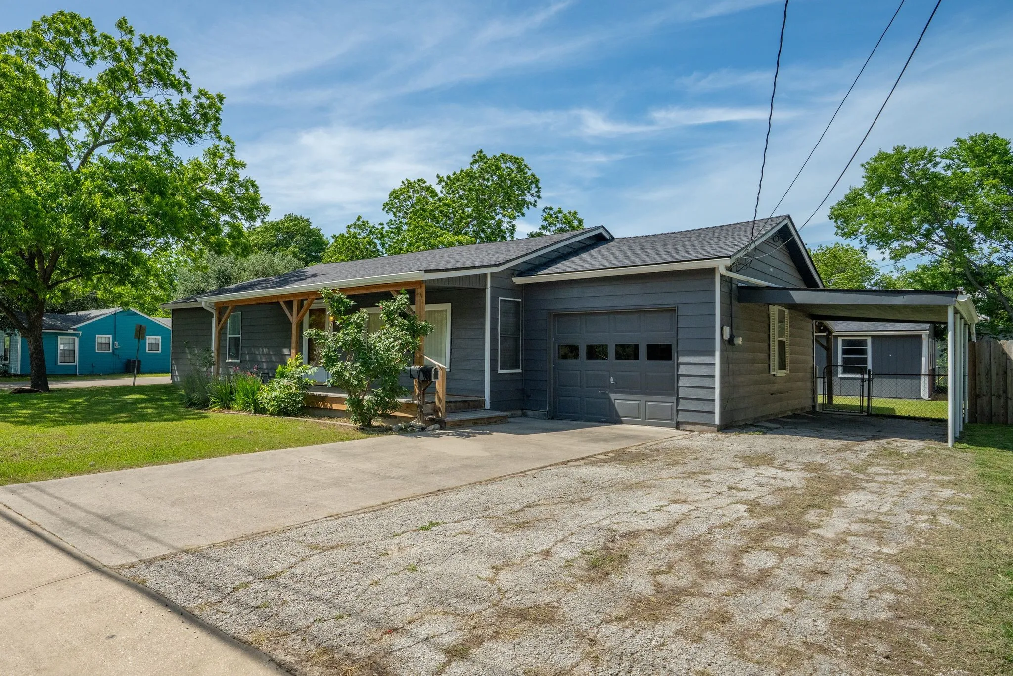 Single Family Residence For Sale in Collin County , 506 Pendleton Street, Farmersville, Texas 75442, 3 Bedroom, 2 Bathroom, 3 Garage spaces, 1,292 Sqft, built in 1962, Preowned, mls#21260752, Real Estate Agent in Farmersville, Homes For Sale in Collin county, Homes For Sale in Farmersville, Realtor in Farmersville Texas, Real Estate Brokerage Independent Realty Texas, Luminita Cordes Realtor