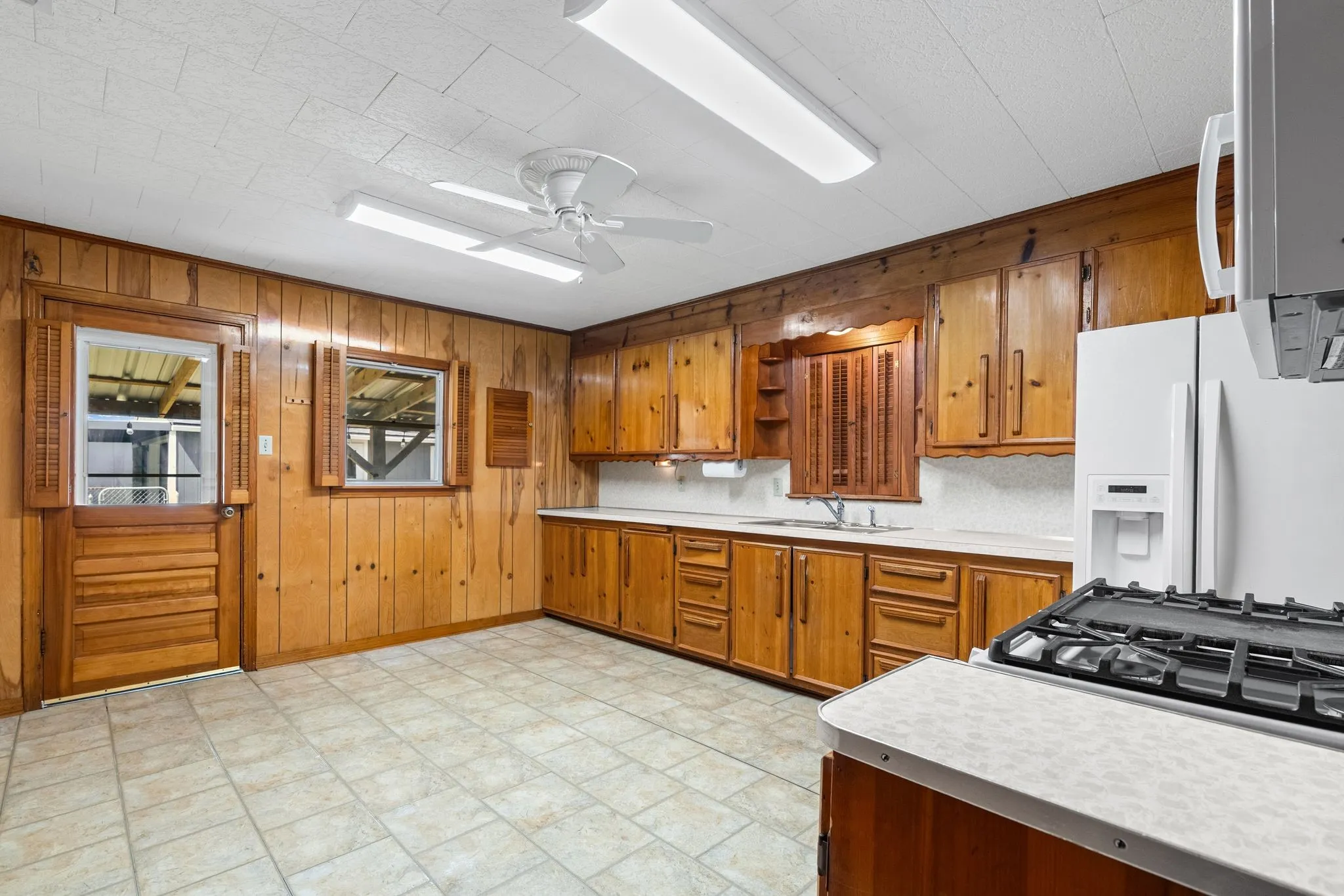 Single Family Residence For Sale in Collin County , 506 Pendleton Street, Farmersville, Texas 75442, 3 Bedroom, 2 Bathroom, 3 Garage spaces, 1,292 Sqft, built in 1962, Preowned, mls#21260752, Real Estate Agent in Farmersville, Homes For Sale in Collin county, Homes For Sale in Farmersville, Realtor in Farmersville Texas, Real Estate Brokerage Independent Realty Texas, Luminita Cordes Realtor