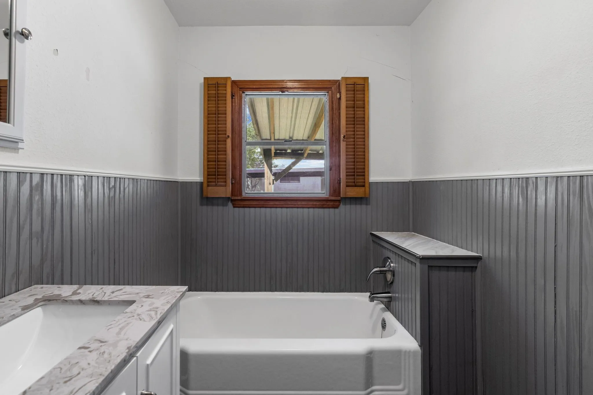 Single Family Residence For Sale in Collin County , 506 Pendleton Street, Farmersville, Texas 75442, 3 Bedroom, 2 Bathroom, 3 Garage spaces, 1,292 Sqft, built in 1962, Preowned, mls#21260752, Real Estate Agent in Farmersville, Homes For Sale in Collin county, Homes For Sale in Farmersville, Realtor in Farmersville Texas, Real Estate Brokerage Independent Realty Texas, Luminita Cordes Realtor