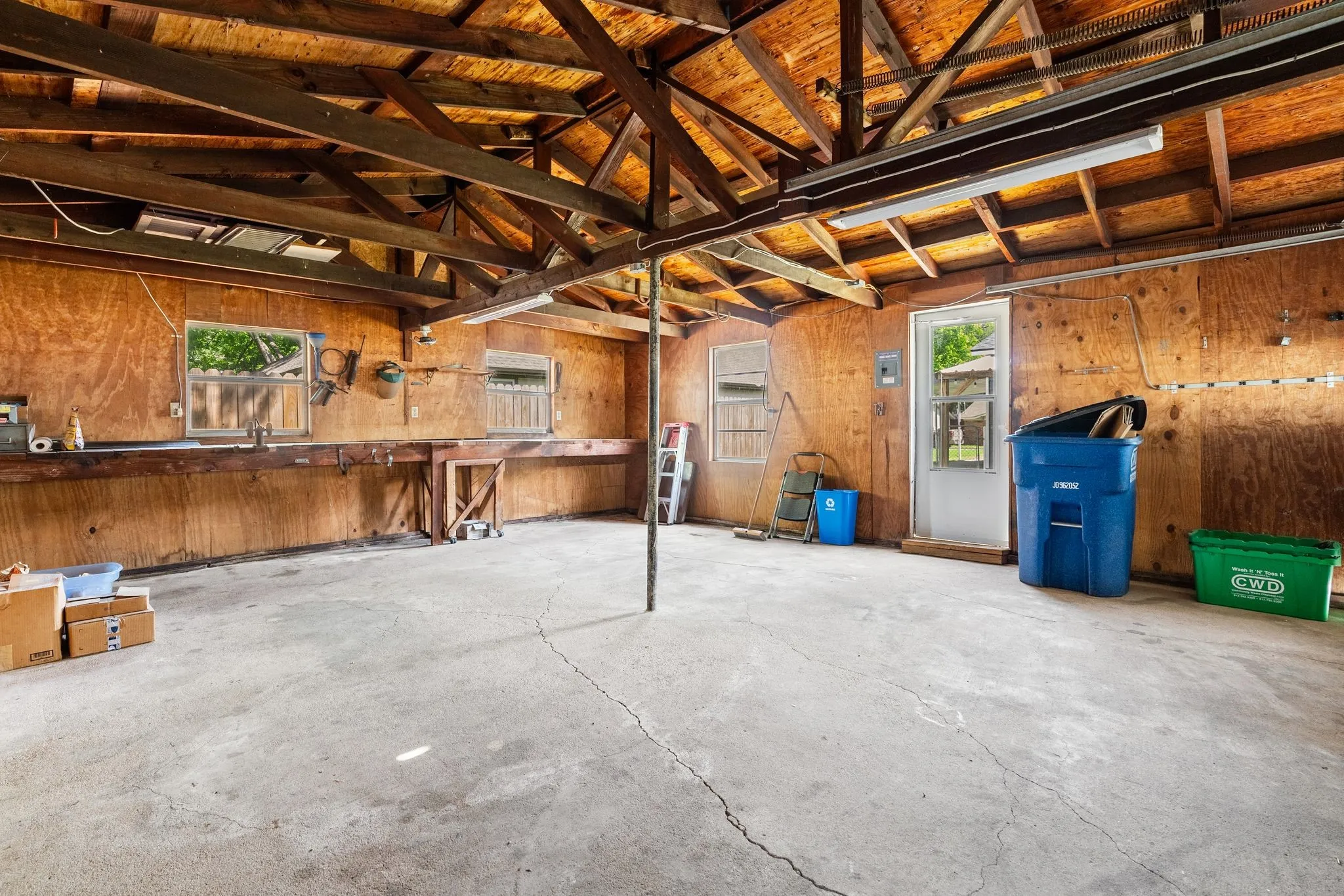 Single Family Residence For Sale in Collin County , 506 Pendleton Street, Farmersville, Texas 75442, 3 Bedroom, 2 Bathroom, 3 Garage spaces, 1,292 Sqft, built in 1962, Preowned, mls#21260752, Real Estate Agent in Farmersville, Homes For Sale in Collin county, Homes For Sale in Farmersville, Realtor in Farmersville Texas, Real Estate Brokerage Independent Realty Texas, Luminita Cordes Realtor