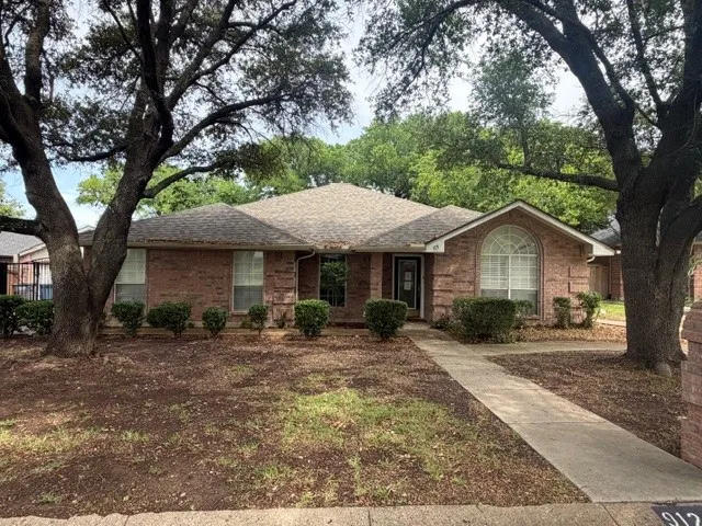 Single Family Residence For Sale in Tarrant County , 9124 Timber Oaks Drive, Fort Worth, Texas 76179, 3 Bedrooms, 2 Bathrooms, 2 Garage spaces, 3,058 Sqft, built in 1994, Preowned, Price $320,000, mls#21261300, Real Estate Agent in Fort Worth, Homes For Sale in Tarrant county, Homes For Sale in Fort Worth, Realtor in Fort Worth Texas, Real Estate Brokerage Independent Realty Texas, Luminita Cordes Realtor