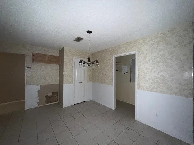 Single Family Residence For Sale in Tarrant County , 9124 Timber Oaks Drive, Fort Worth, Texas 76179, 3 Bedrooms, 2 Bathrooms, 2 Garage spaces, 3,058 Sqft, built in 1994, Preowned, Price $320,000, mls#21261300, Real Estate Agent in Fort Worth, Homes For Sale in Tarrant county, Homes For Sale in Fort Worth, Realtor in Fort Worth Texas, Real Estate Brokerage Independent Realty Texas, Luminita Cordes Realtor