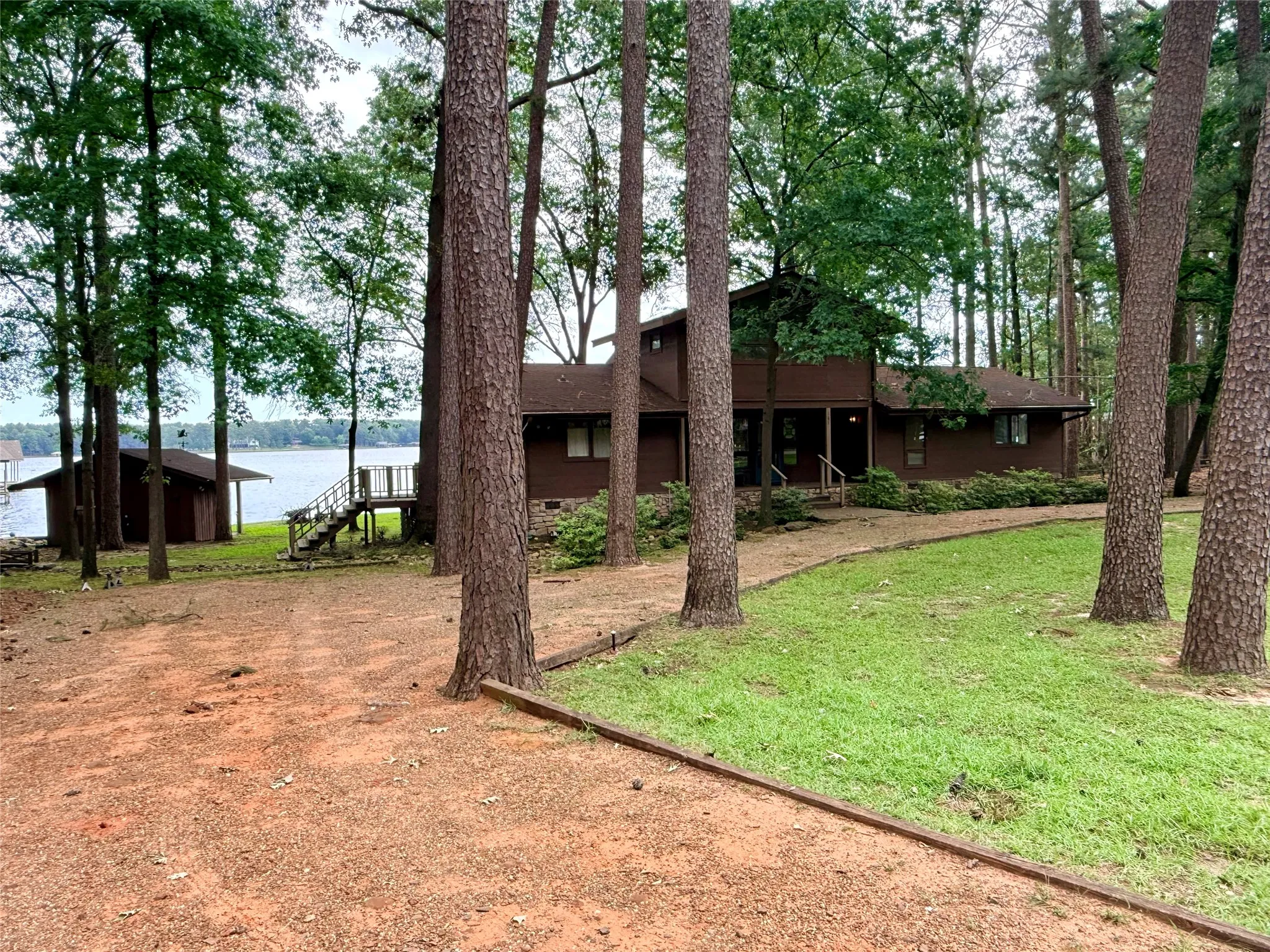 Single Family Residence For Sale in Franklin (TX) County , 101 King Joseph, Scroggins, Texas 75480, 2 Bedrooms, 2 Bathrooms, Garage spaces, 1,872 Sqft, built in 1986, Price $1,050,000, mls#21261303, Real Estate Agent in Scroggins, Homes For Sale in Franklin (TX) county, Homes For Sale in Scroggins, Realtor in Scroggins Texas, Real Estate Brokerage Independent Realty Texas, Luminita Cordes Realtor