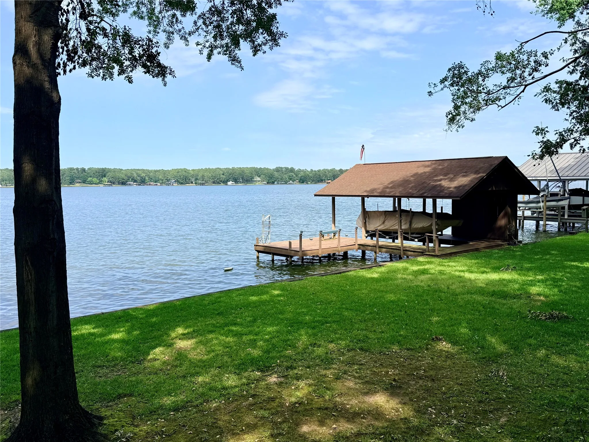 Single Family Residence For Sale in Franklin (TX) County , 101 King Joseph, Scroggins, Texas 75480, 2 Bedrooms, 2 Bathrooms, Garage spaces, 1,872 Sqft, built in 1986, Price $1,050,000, mls#21261303, Real Estate Agent in Scroggins, Homes For Sale in Franklin (TX) county, Homes For Sale in Scroggins, Realtor in Scroggins Texas, Real Estate Brokerage Independent Realty Texas, Luminita Cordes Realtor
