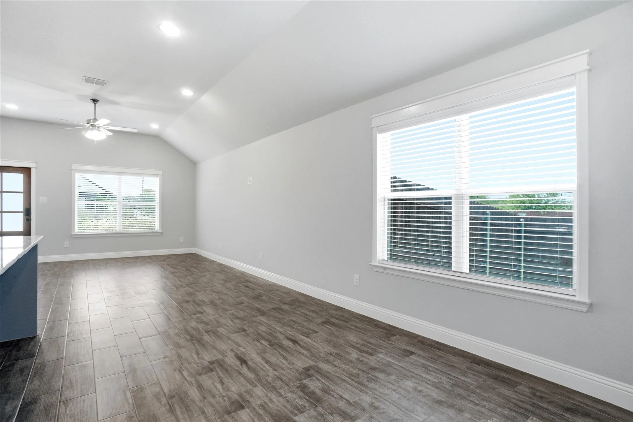 Single Family Residence For Sale in Parker County , 103 Clover Circle, Weatherford, Texas 76086, 3 Bedroom, 2 Bathroom, 2 Garage spaces, 1,332 Sqft, built in 2021, Preowned, mls#21260132, Real Estate Agent in Weatherford, Homes For Sale in Parker county, Homes For Sale in Weatherford, Realtor in Weatherford Texas, Real Estate Brokerage Independent Realty Texas, Luminita Cordes Realtor