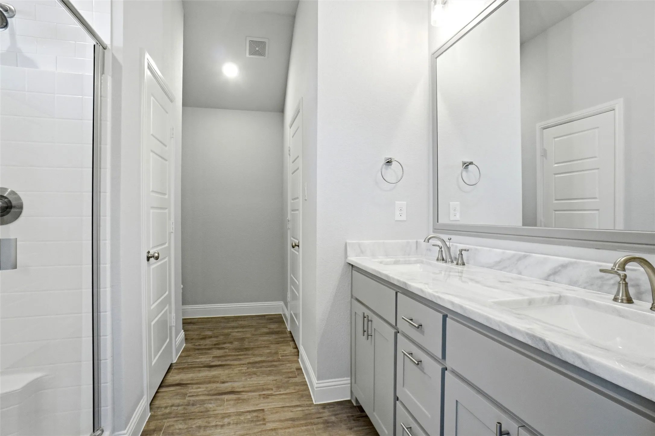 Single Family Residence For Sale in Parker County , 103 Clover Circle, Weatherford, Texas 76086, 3 Bedroom, 2 Bathroom, 2 Garage spaces, 1,332 Sqft, built in 2021, Preowned, mls#21260132, Real Estate Agent in Weatherford, Homes For Sale in Parker county, Homes For Sale in Weatherford, Realtor in Weatherford Texas, Real Estate Brokerage Independent Realty Texas, Luminita Cordes Realtor