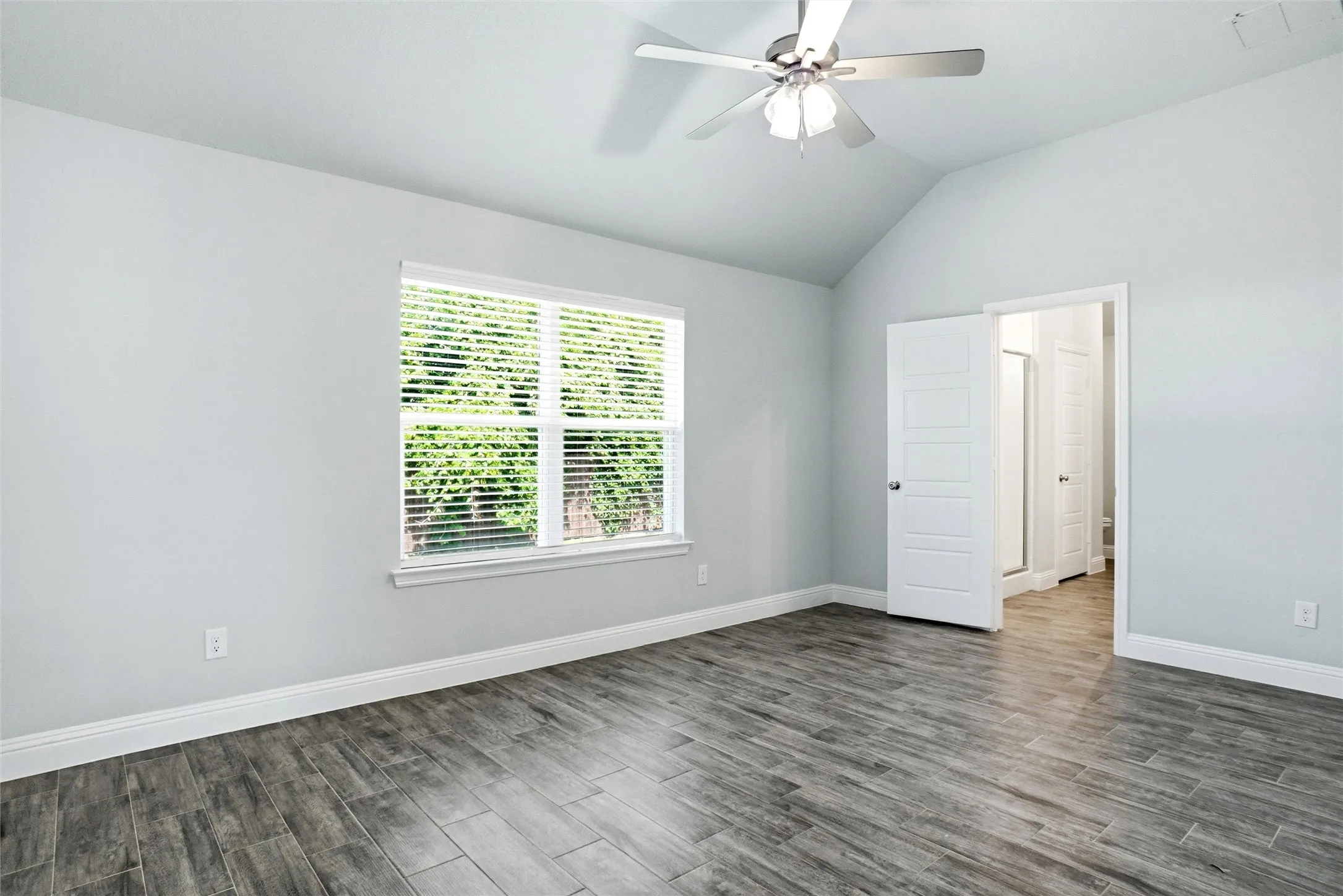 Single Family Residence For Sale in Parker County , 103 Clover Circle, Weatherford, Texas 76086, 3 Bedroom, 2 Bathroom, 2 Garage spaces, 1,332 Sqft, built in 2021, Preowned, mls#21260132, Real Estate Agent in Weatherford, Homes For Sale in Parker county, Homes For Sale in Weatherford, Realtor in Weatherford Texas, Real Estate Brokerage Independent Realty Texas, Luminita Cordes Realtor