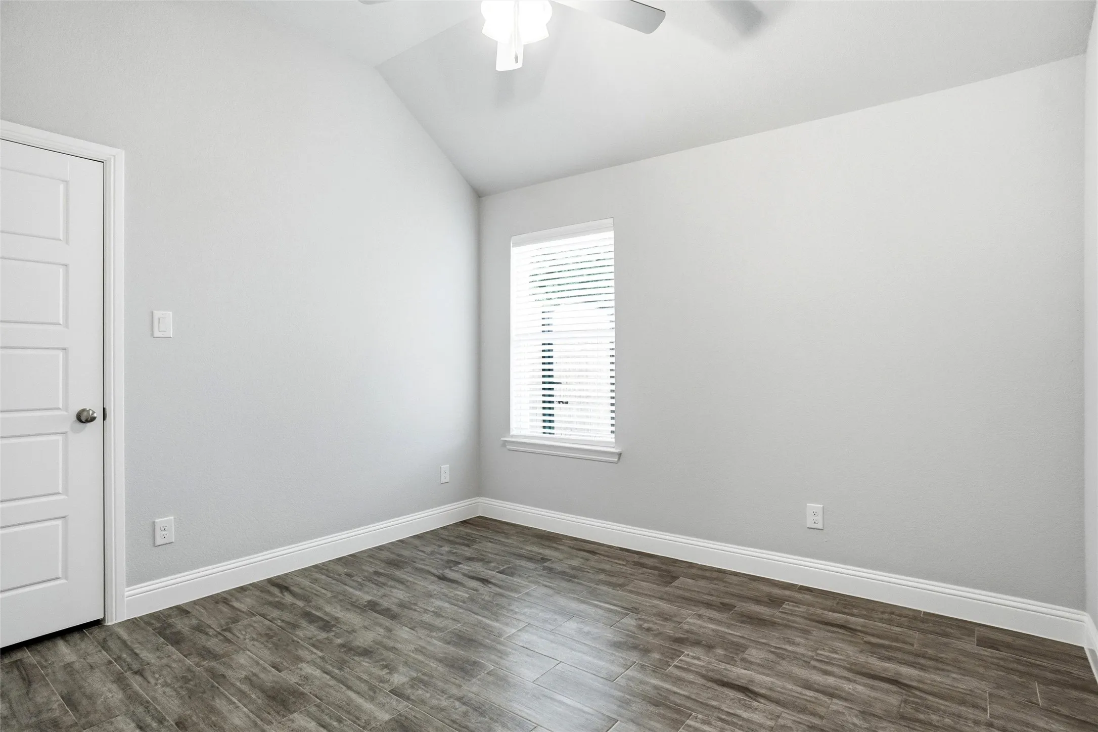 Single Family Residence For Sale in Parker County , 103 Clover Circle, Weatherford, Texas 76086, 3 Bedroom, 2 Bathroom, 2 Garage spaces, 1,332 Sqft, built in 2021, Preowned, mls#21260132, Real Estate Agent in Weatherford, Homes For Sale in Parker county, Homes For Sale in Weatherford, Realtor in Weatherford Texas, Real Estate Brokerage Independent Realty Texas, Luminita Cordes Realtor