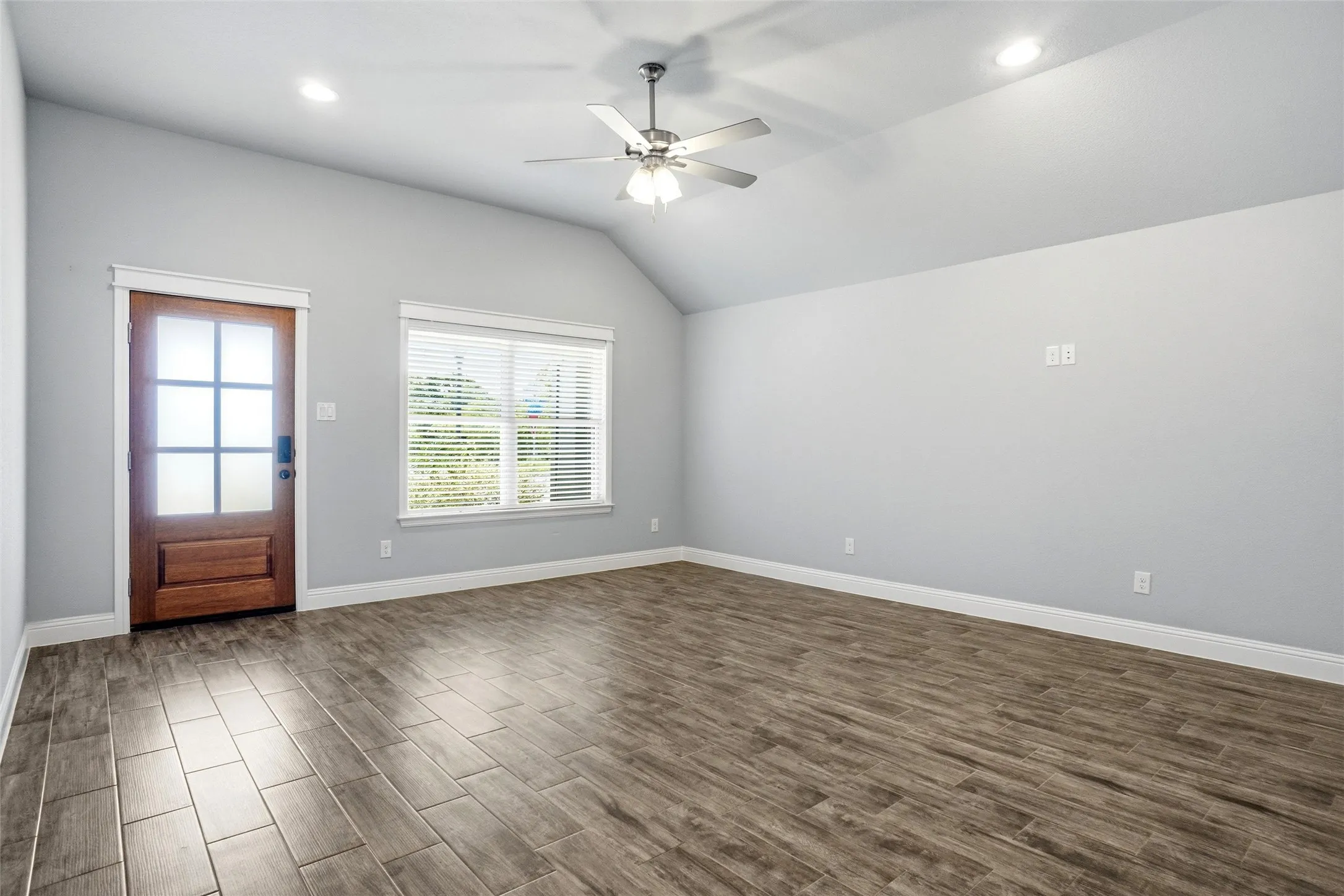 Single Family Residence For Sale in Parker County , 103 Clover Circle, Weatherford, Texas 76086, 3 Bedroom, 2 Bathroom, 2 Garage spaces, 1,332 Sqft, built in 2021, Preowned, mls#21260132, Real Estate Agent in Weatherford, Homes For Sale in Parker county, Homes For Sale in Weatherford, Realtor in Weatherford Texas, Real Estate Brokerage Independent Realty Texas, Luminita Cordes Realtor