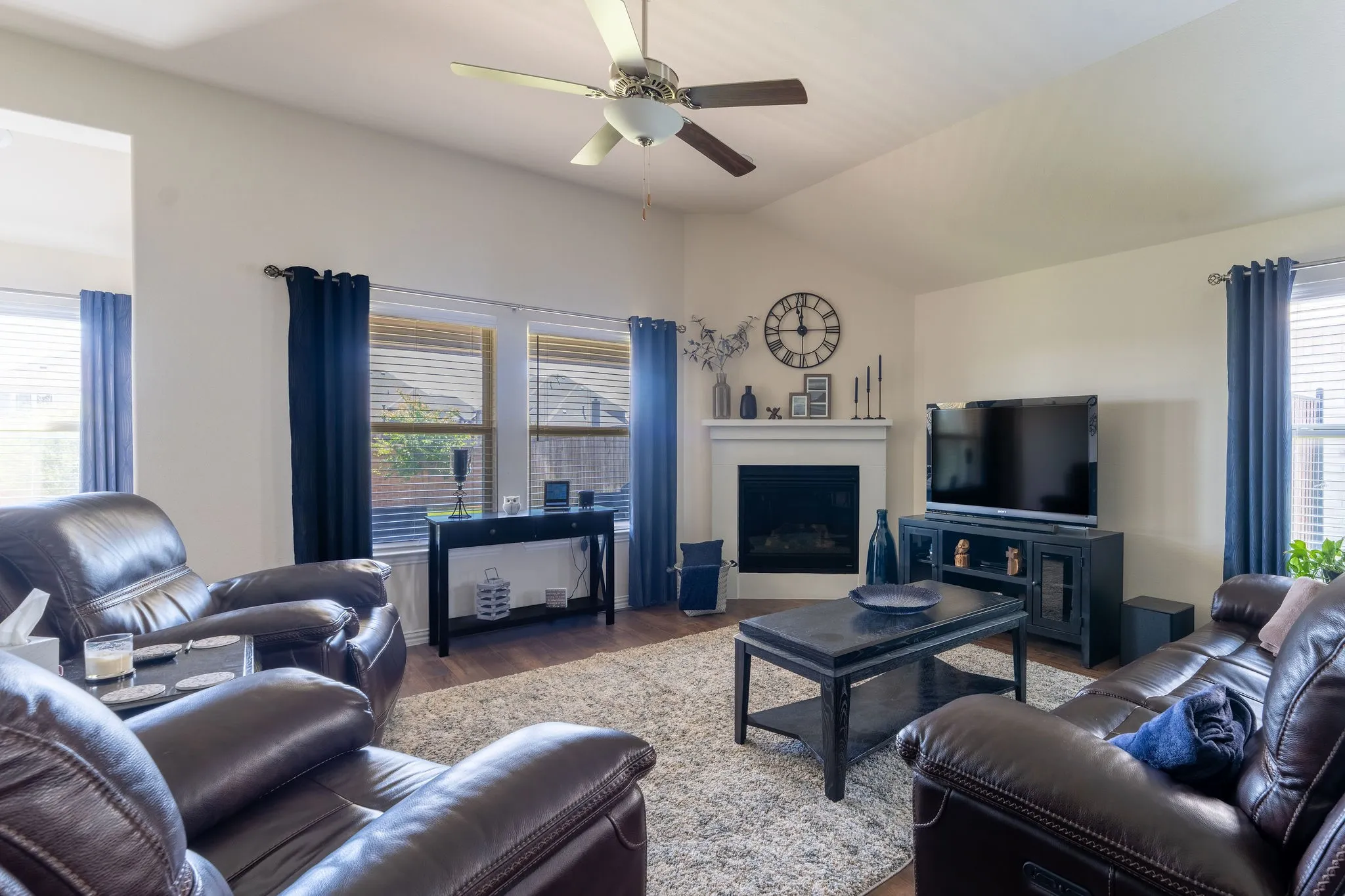 Single Family Residence For Sale in Tarrant County , 1233 Agape Drive, Haslet, Texas 76052, 3 Bedroom, 2 Bathroom, 2 Garage spaces, 1,879 Sqft, built in 2020, Preowned, mls#21261242, Real Estate Agent in Haslet, Homes For Sale in Tarrant county, Homes For Sale in Haslet, Realtor in Haslet Texas, Real Estate Brokerage Independent Realty Texas, Luminita Cordes Realtor
