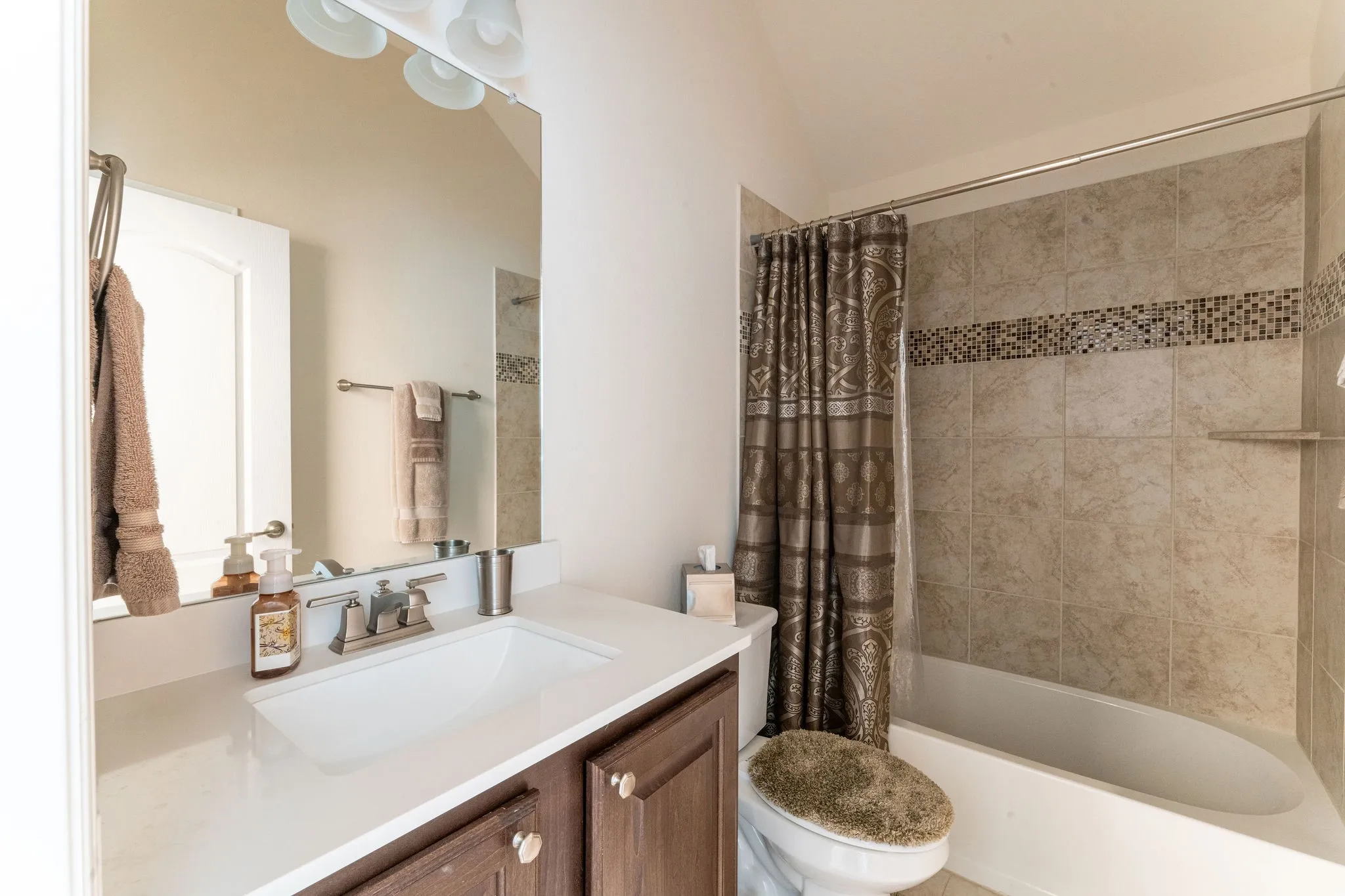 Single Family Residence For Sale in Tarrant County , 1233 Agape Drive, Haslet, Texas 76052, 3 Bedroom, 2 Bathroom, 2 Garage spaces, 1,879 Sqft, built in 2020, Preowned, mls#21261242, Real Estate Agent in Haslet, Homes For Sale in Tarrant county, Homes For Sale in Haslet, Realtor in Haslet Texas, Real Estate Brokerage Independent Realty Texas, Luminita Cordes Realtor