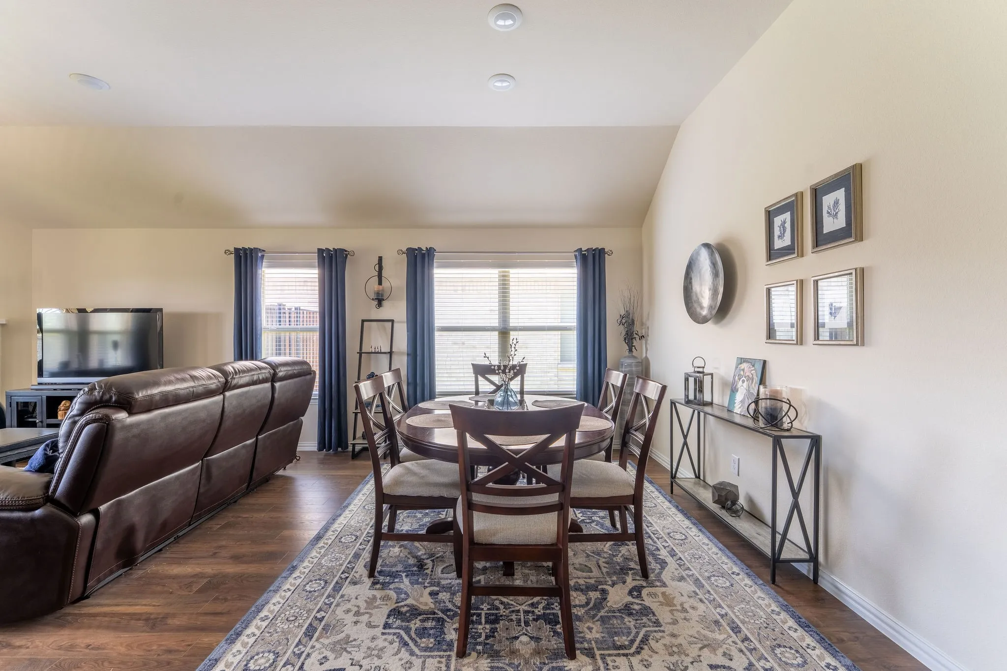 Single Family Residence For Sale in Tarrant County , 1233 Agape Drive, Haslet, Texas 76052, 3 Bedroom, 2 Bathroom, 2 Garage spaces, 1,879 Sqft, built in 2020, Preowned, mls#21261242, Real Estate Agent in Haslet, Homes For Sale in Tarrant county, Homes For Sale in Haslet, Realtor in Haslet Texas, Real Estate Brokerage Independent Realty Texas, Luminita Cordes Realtor