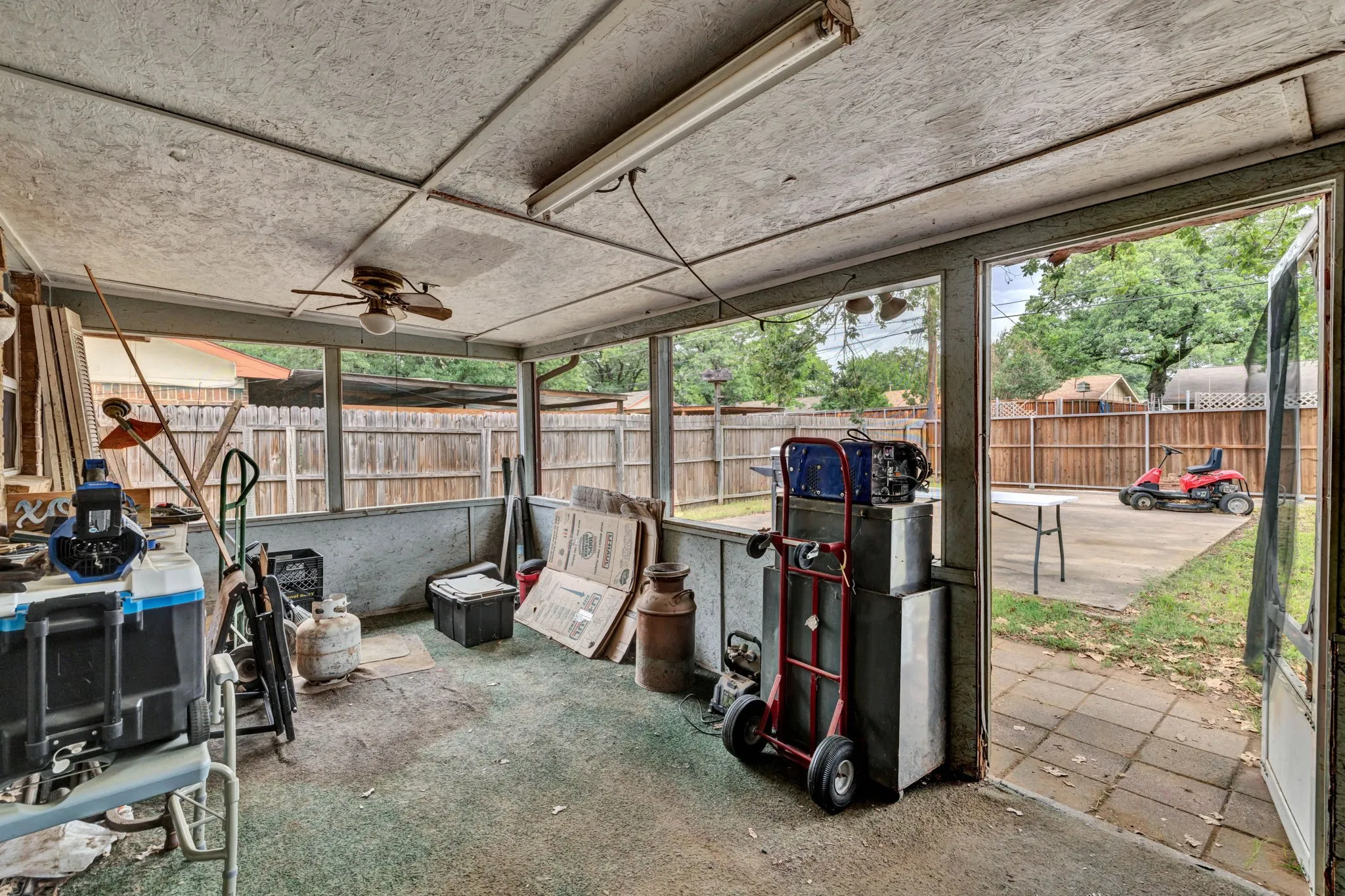 Single Family Residence For Sale in Denton County , 1125 Hillwood Drive, Lewisville, Texas 75067, 3 Bedrooms, 2 Bathrooms, Garage spaces, 1,678 Sqft, built in 1970, Price $259,000, mls#21257880, Real Estate Agent in Lewisville, Homes For Sale in Denton county, Homes For Sale in Lewisville, Realtor in Lewisville Texas, Real Estate Brokerage Independent Realty Texas, Luminita Cordes Realtor