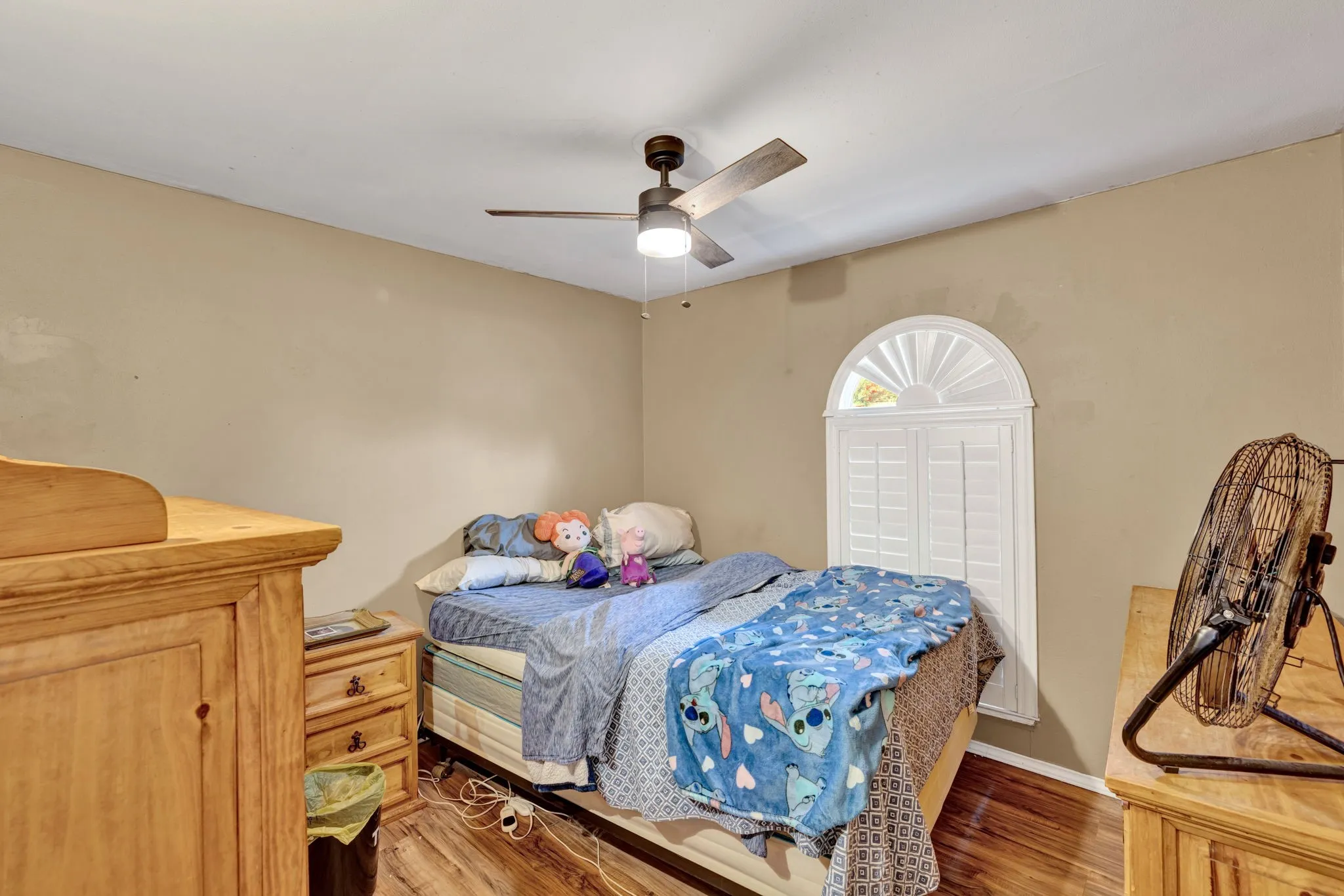 Single Family Residence For Sale in Denton County , 1125 Hillwood Drive, Lewisville, Texas 75067, 3 Bedrooms, 2 Bathrooms, Garage spaces, 1,678 Sqft, built in 1970, Price $259,000, mls#21257880, Real Estate Agent in Lewisville, Homes For Sale in Denton county, Homes For Sale in Lewisville, Realtor in Lewisville Texas, Real Estate Brokerage Independent Realty Texas, Luminita Cordes Realtor