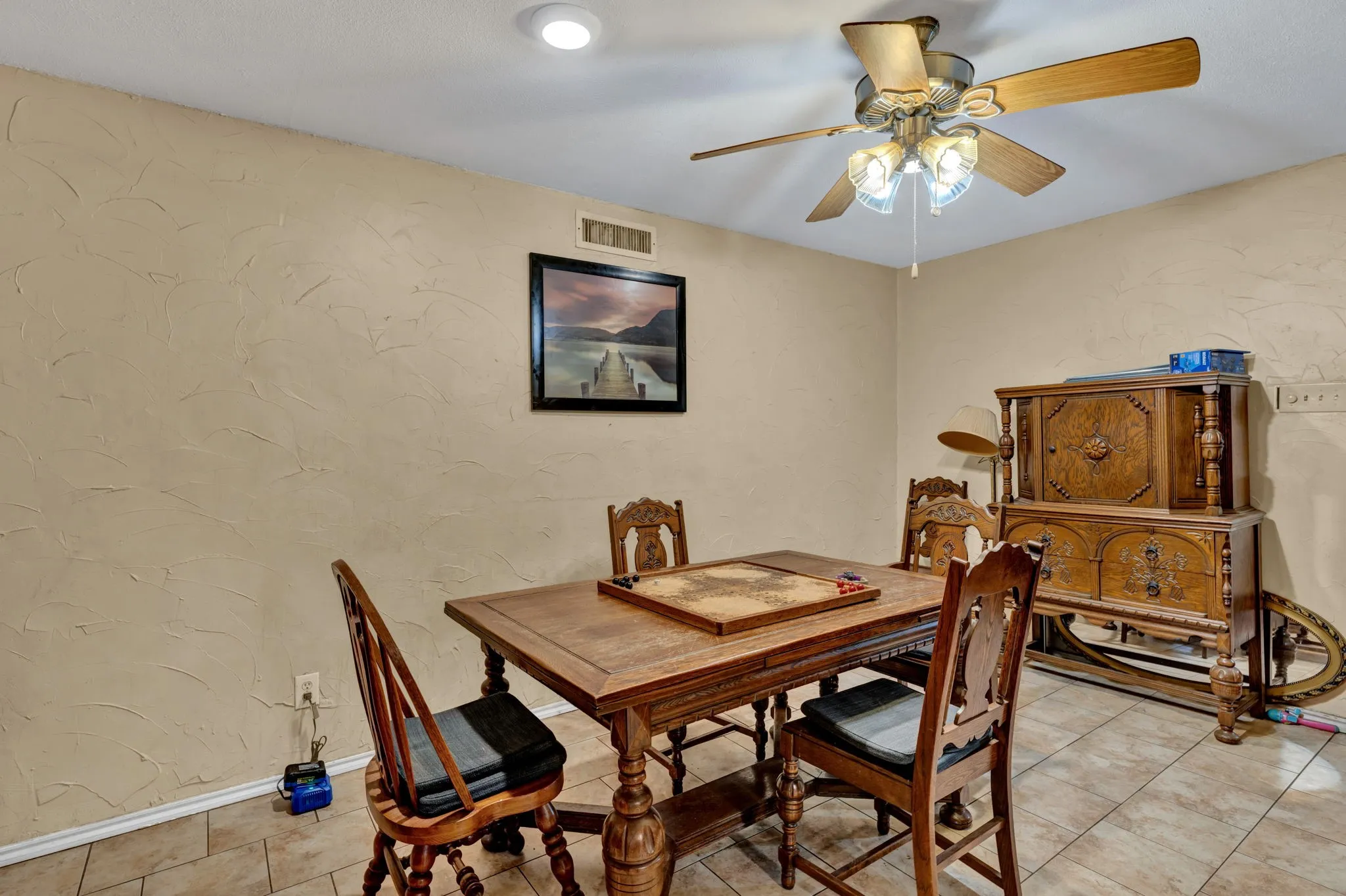 Single Family Residence For Sale in Denton County , 1125 Hillwood Drive, Lewisville, Texas 75067, 3 Bedrooms, 2 Bathrooms, Garage spaces, 1,678 Sqft, built in 1970, Price $259,000, mls#21257880, Real Estate Agent in Lewisville, Homes For Sale in Denton county, Homes For Sale in Lewisville, Realtor in Lewisville Texas, Real Estate Brokerage Independent Realty Texas, Luminita Cordes Realtor