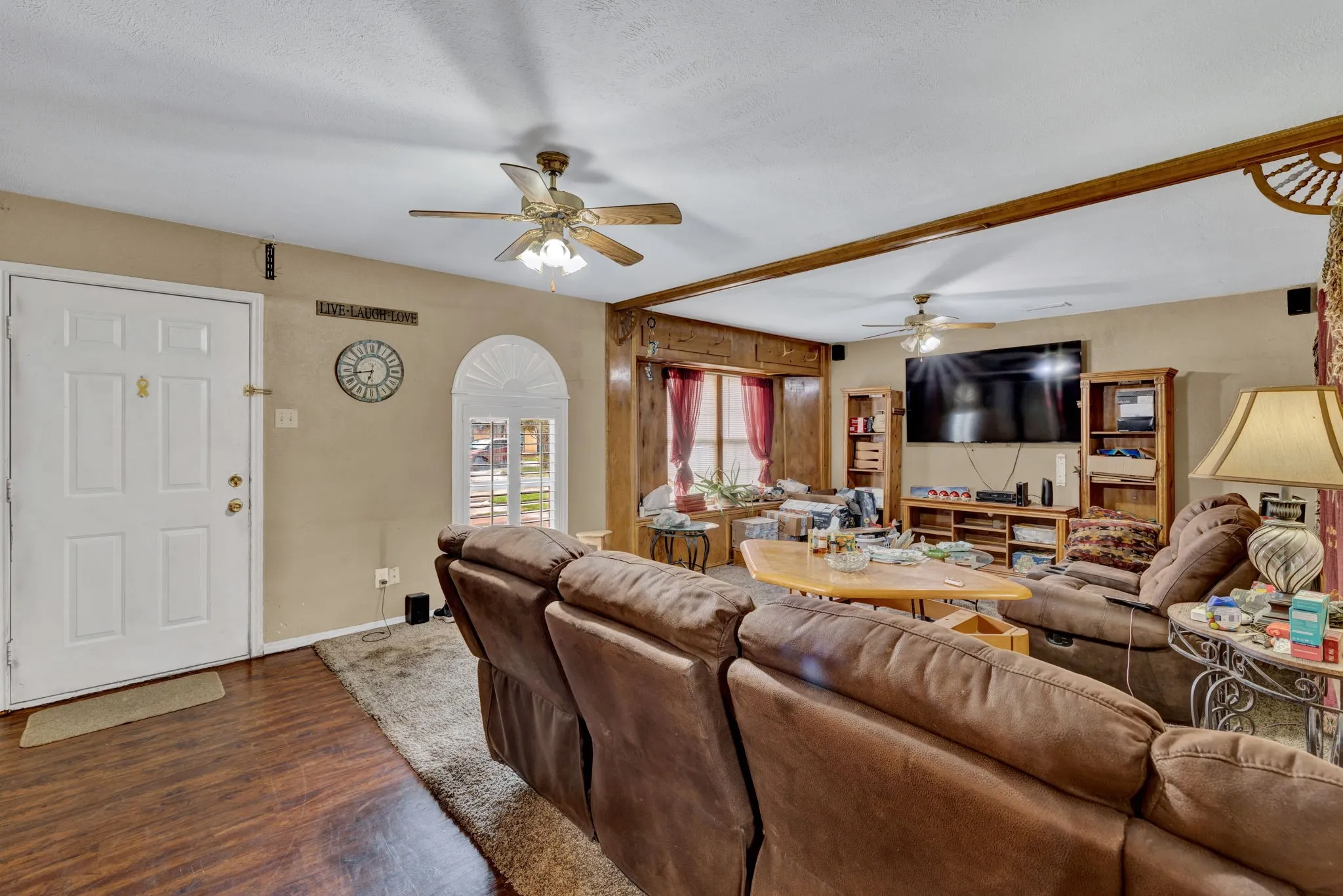 Single Family Residence For Sale in Denton County , 1125 Hillwood Drive, Lewisville, Texas 75067, 3 Bedrooms, 2 Bathrooms, Garage spaces, 1,678 Sqft, built in 1970, Price $259,000, mls#21257880, Real Estate Agent in Lewisville, Homes For Sale in Denton county, Homes For Sale in Lewisville, Realtor in Lewisville Texas, Real Estate Brokerage Independent Realty Texas, Luminita Cordes Realtor