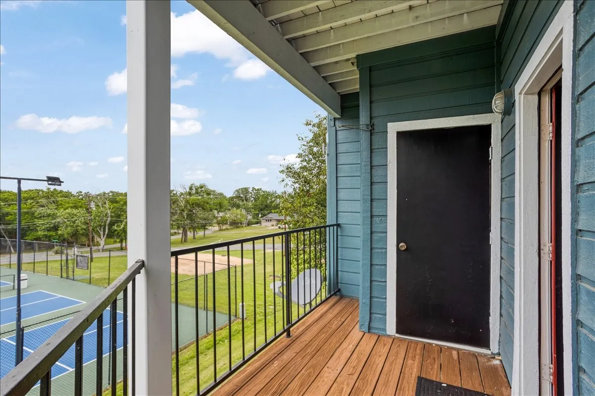 Condominium For Sale in Grayson County , 2164 Tanglewood Boulevard D212, Pottsboro, Texas 75076, 2 Bedroom, 2 Bathroom, Garage spaces, 957 Sqft, built in 1985, Preowned, mls#21258873, Real Estate Agent in Pottsboro, Homes For Sale in Grayson county, Homes For Sale in Pottsboro, Realtor in Pottsboro Texas, Real Estate Brokerage Independent Realty Texas, Luminita Cordes Realtor