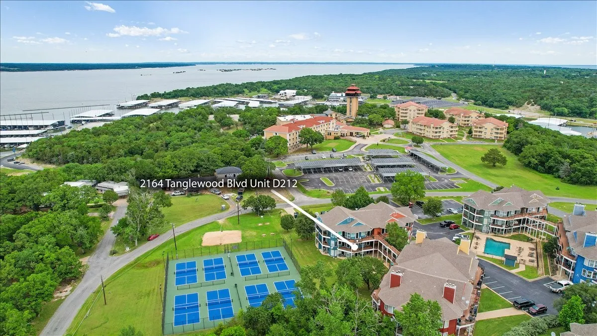 Condominium For Sale in Grayson County , 2164 Tanglewood Boulevard D212, Pottsboro, Texas 75076, 2 Bedroom, 2 Bathroom, Garage spaces, 957 Sqft, built in 1985, Preowned, mls#21258873, Real Estate Agent in Pottsboro, Homes For Sale in Grayson county, Homes For Sale in Pottsboro, Realtor in Pottsboro Texas, Real Estate Brokerage Independent Realty Texas, Luminita Cordes Realtor