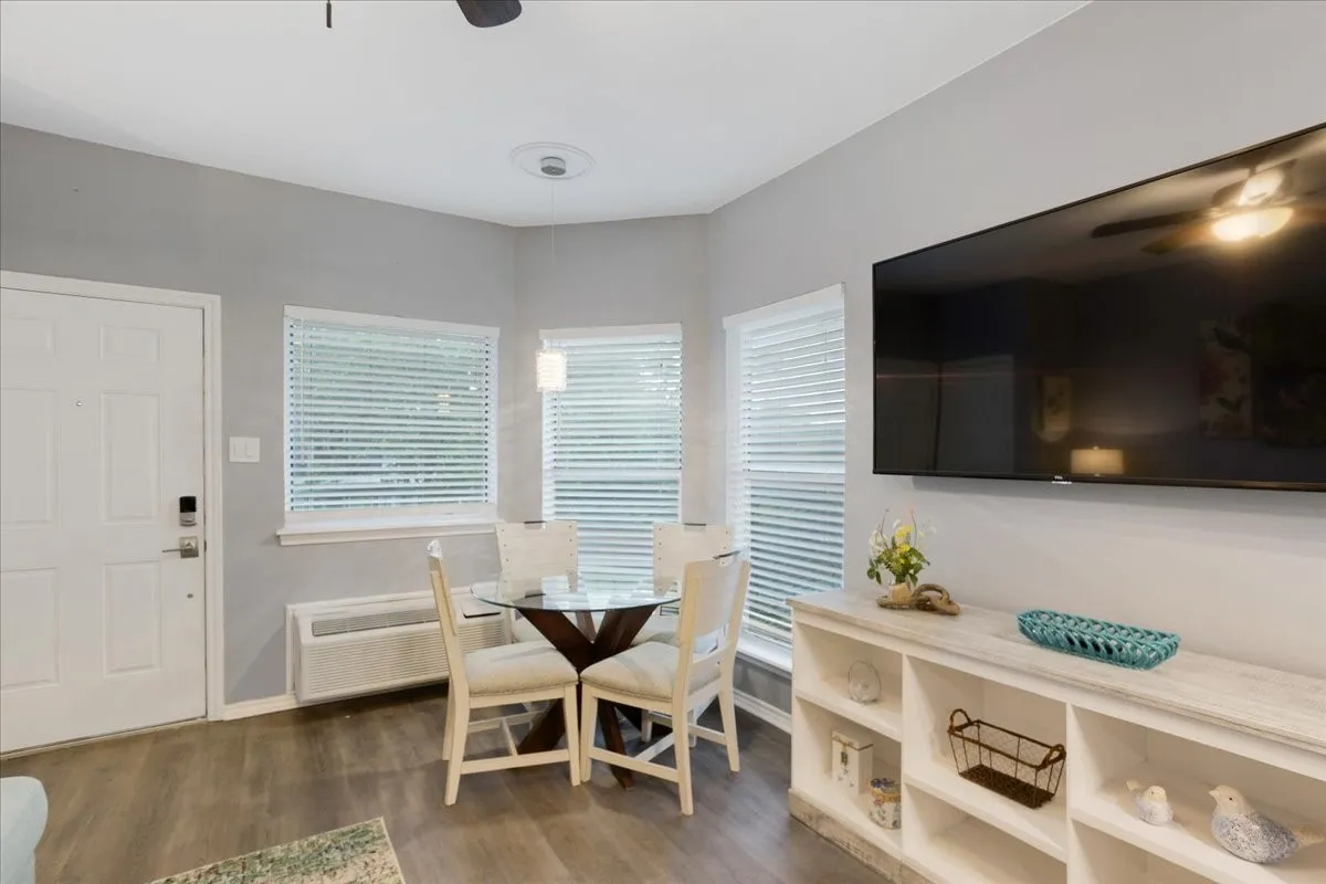 Condominium For Sale in Grayson County , 2164 Tanglewood Boulevard D212, Pottsboro, Texas 75076, 2 Bedroom, 2 Bathroom, Garage spaces, 957 Sqft, built in 1985, Preowned, mls#21258873, Real Estate Agent in Pottsboro, Homes For Sale in Grayson county, Homes For Sale in Pottsboro, Realtor in Pottsboro Texas, Real Estate Brokerage Independent Realty Texas, Luminita Cordes Realtor