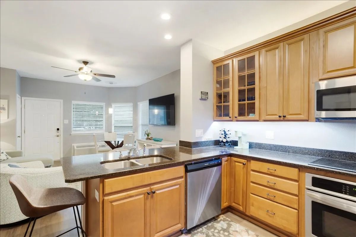 Condominium For Sale in Grayson County , 2164 Tanglewood Boulevard D212, Pottsboro, Texas 75076, 2 Bedroom, 2 Bathroom, Garage spaces, 957 Sqft, built in 1985, Preowned, mls#21258873, Real Estate Agent in Pottsboro, Homes For Sale in Grayson county, Homes For Sale in Pottsboro, Realtor in Pottsboro Texas, Real Estate Brokerage Independent Realty Texas, Luminita Cordes Realtor
