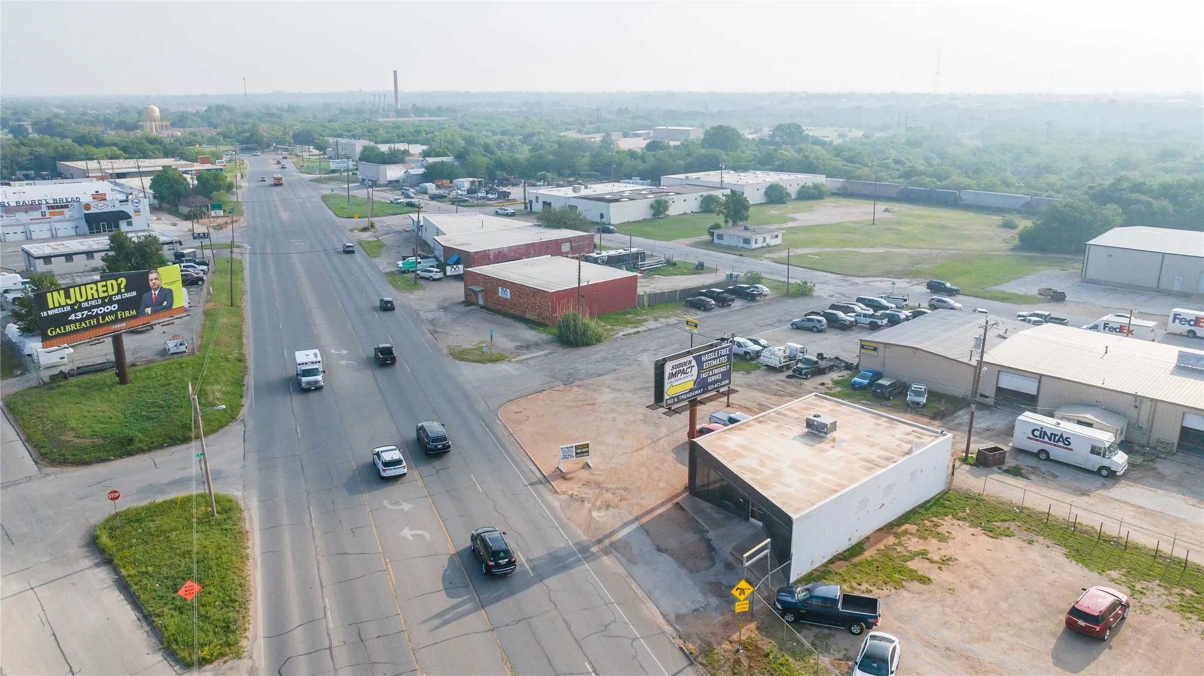 Commercial building with a flat roof and asphalt parking lot