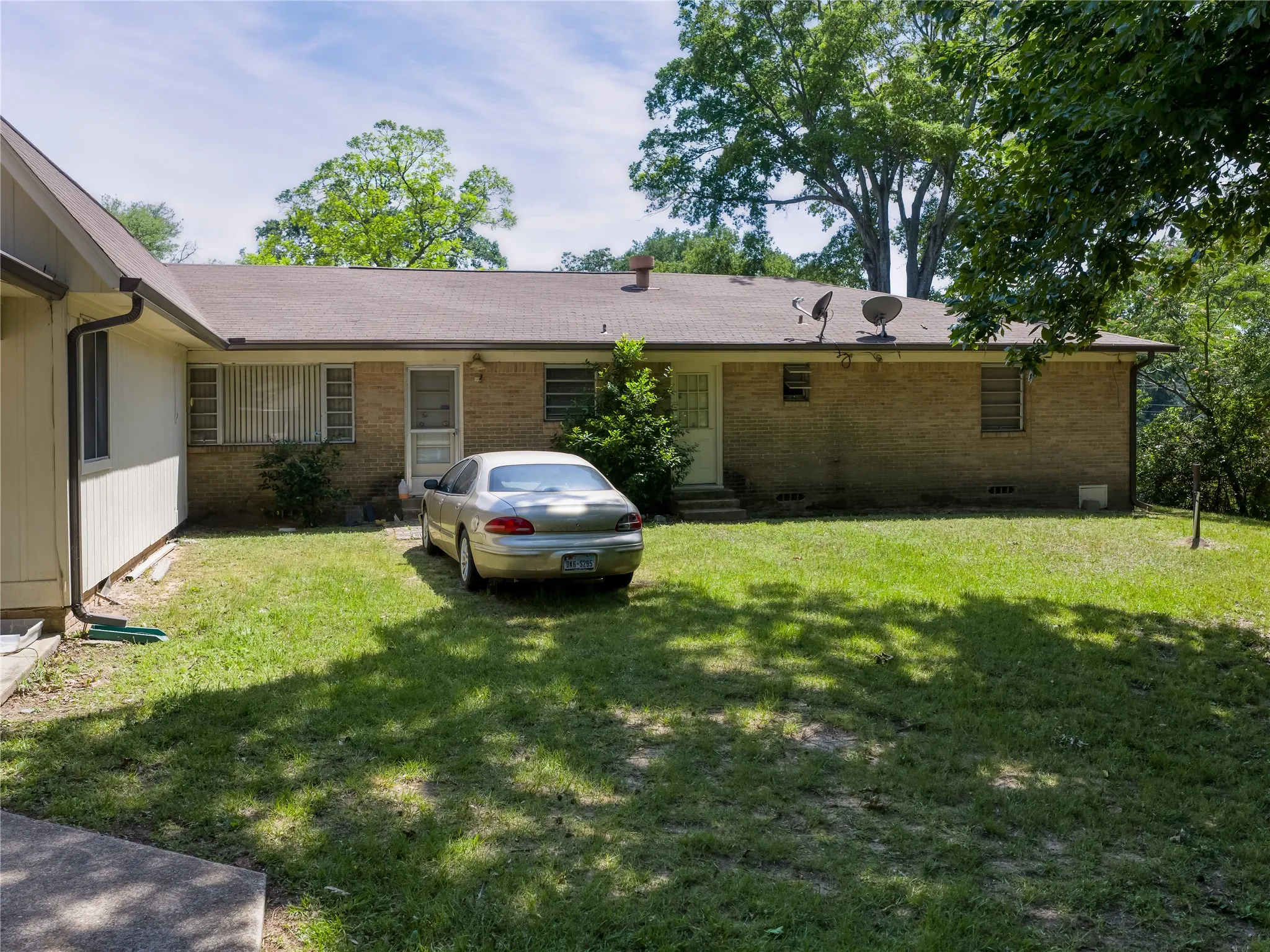 Single Family Residence For Sale in Smith County , 1804 Decharles Street, Tyler, Texas 75701, 4 Bedroom, 3 Bathroom, 4 Garage spaces, 2,553 Sqft, built in 1955, mls#21261366, Real Estate Agent in Tyler, Homes For Sale in Smith county, Homes For Sale in Tyler, Realtor in Tyler Texas, Real Estate Brokerage Independent Realty Texas, Luminita Cordes Realtor