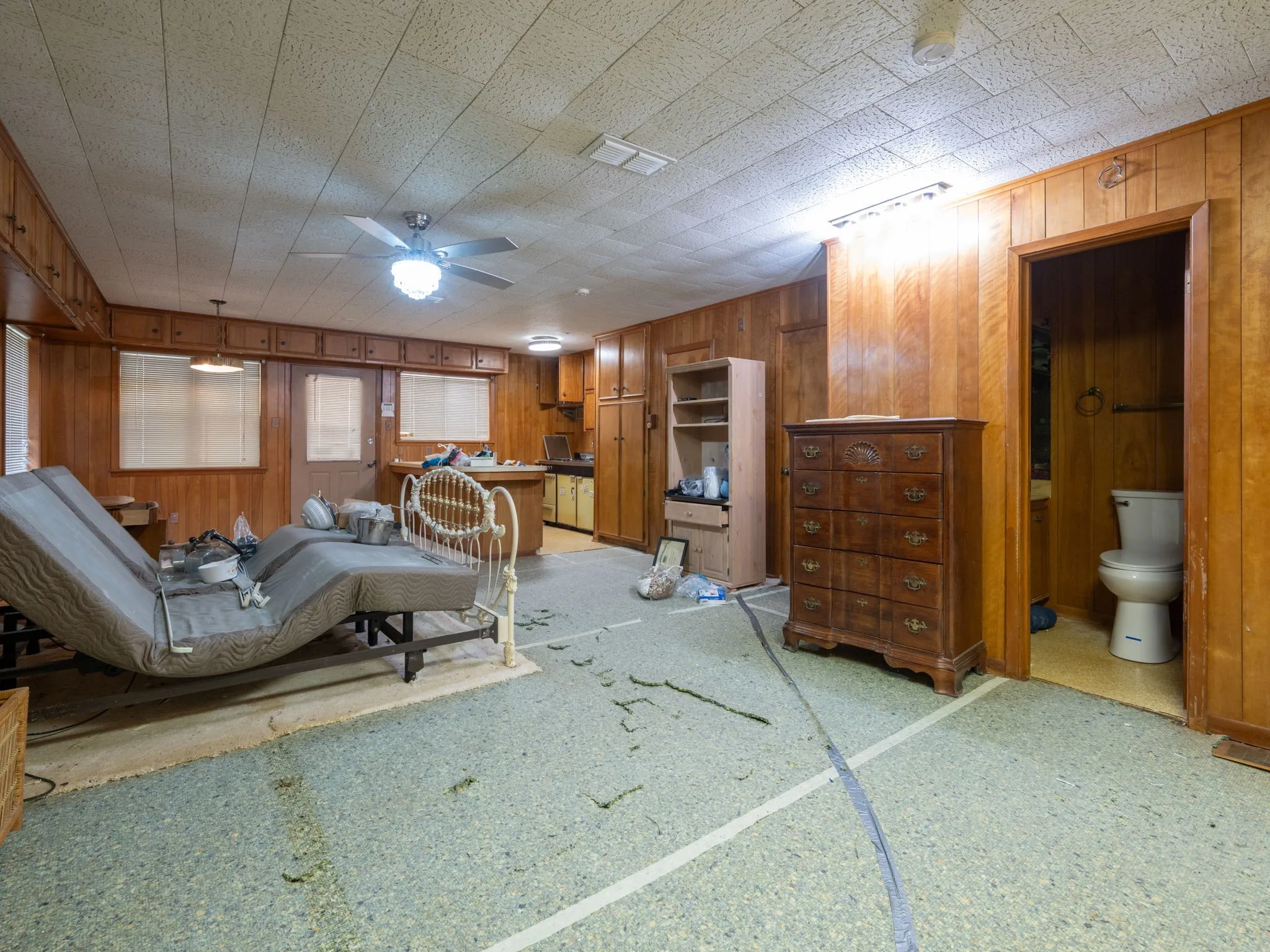 Single Family Residence For Sale in Smith County , 1804 Decharles Street, Tyler, Texas 75701, 4 Bedroom, 3 Bathroom, 4 Garage spaces, 2,553 Sqft, built in 1955, mls#21261366, Real Estate Agent in Tyler, Homes For Sale in Smith county, Homes For Sale in Tyler, Realtor in Tyler Texas, Real Estate Brokerage Independent Realty Texas, Luminita Cordes Realtor