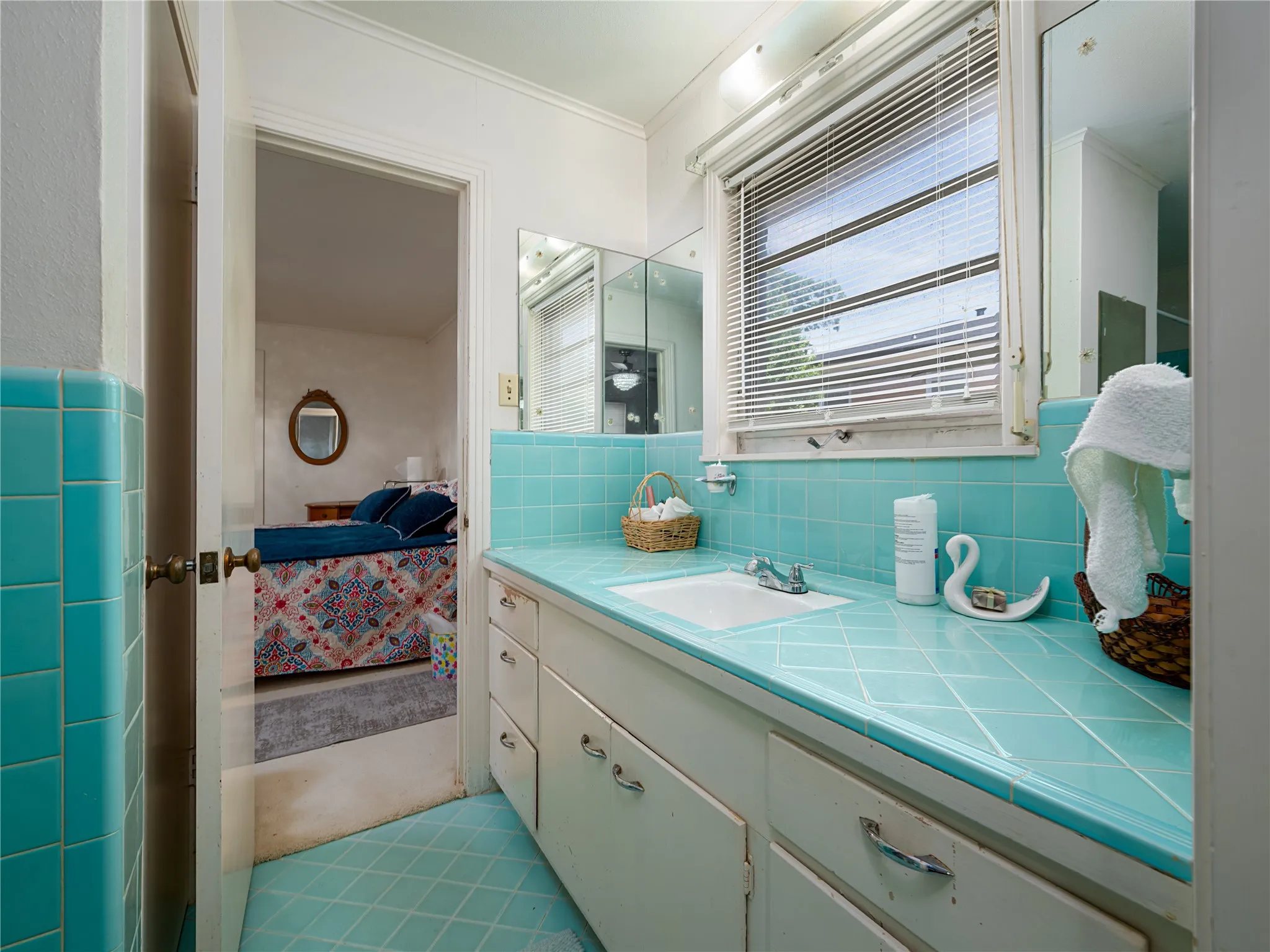 Single Family Residence For Sale in Smith County , 1804 Decharles Street, Tyler, Texas 75701, 4 Bedroom, 3 Bathroom, 4 Garage spaces, 2,553 Sqft, built in 1955, mls#21261366, Real Estate Agent in Tyler, Homes For Sale in Smith county, Homes For Sale in Tyler, Realtor in Tyler Texas, Real Estate Brokerage Independent Realty Texas, Luminita Cordes Realtor