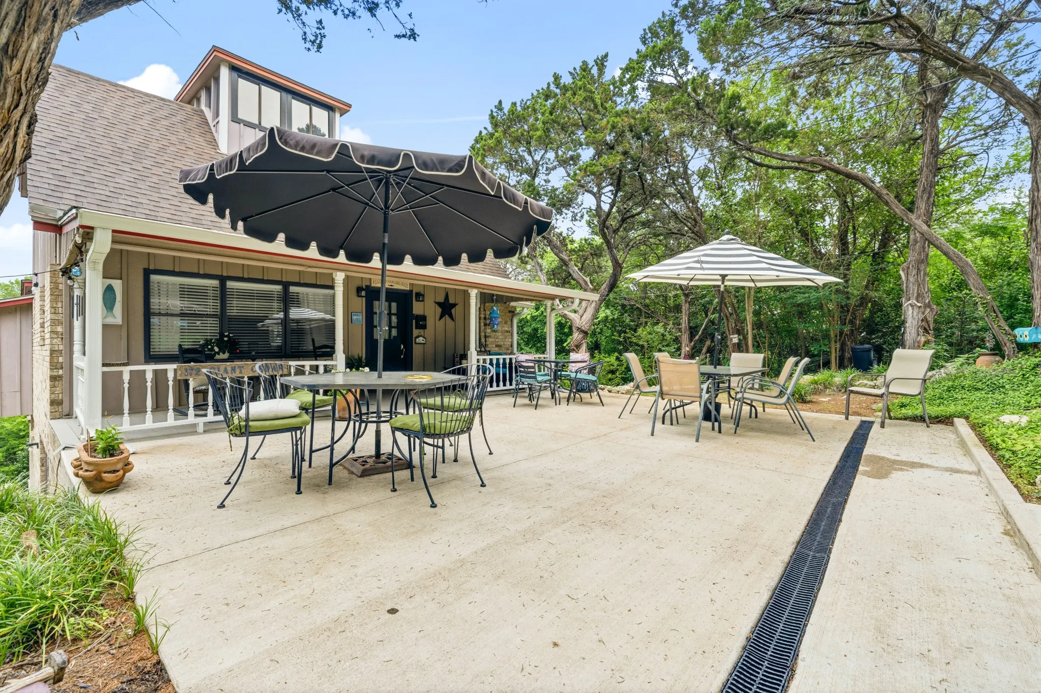 Single Family Residence For Sale in Hill County , 172 Giant Cedar Trail, Whitney, Texas 76692, 5 Bedrooms, 3 Bathrooms, Garage spaces, 2,351 Sqft, built in 1984, Price $319,000, mls#21261391, Real Estate Agent in Whitney, Homes For Sale in Hill county, Homes For Sale in Whitney, Realtor in Whitney Texas, Real Estate Brokerage Independent Realty Texas, Luminita Cordes Realtor