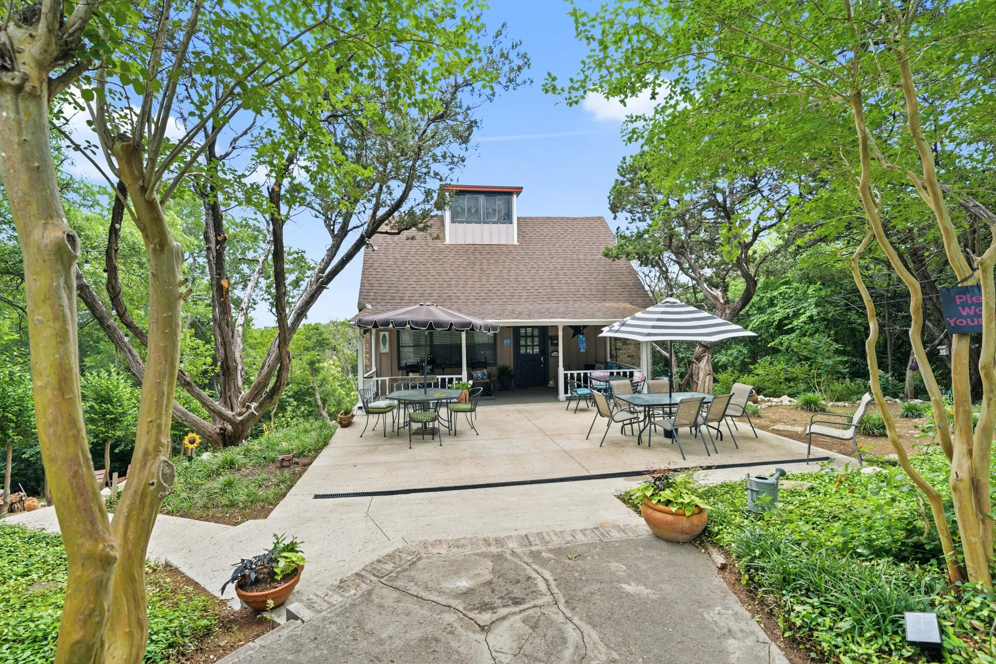 Single Family Residence For Sale in Hill County , 172 Giant Cedar Trail, Whitney, Texas 76692, 5 Bedrooms, 3 Bathrooms, Garage spaces, 2,351 Sqft, built in 1984, Price $319,000, mls#21261391, Real Estate Agent in Whitney, Homes For Sale in Hill county, Homes For Sale in Whitney, Realtor in Whitney Texas, Real Estate Brokerage Independent Realty Texas, Luminita Cordes Realtor