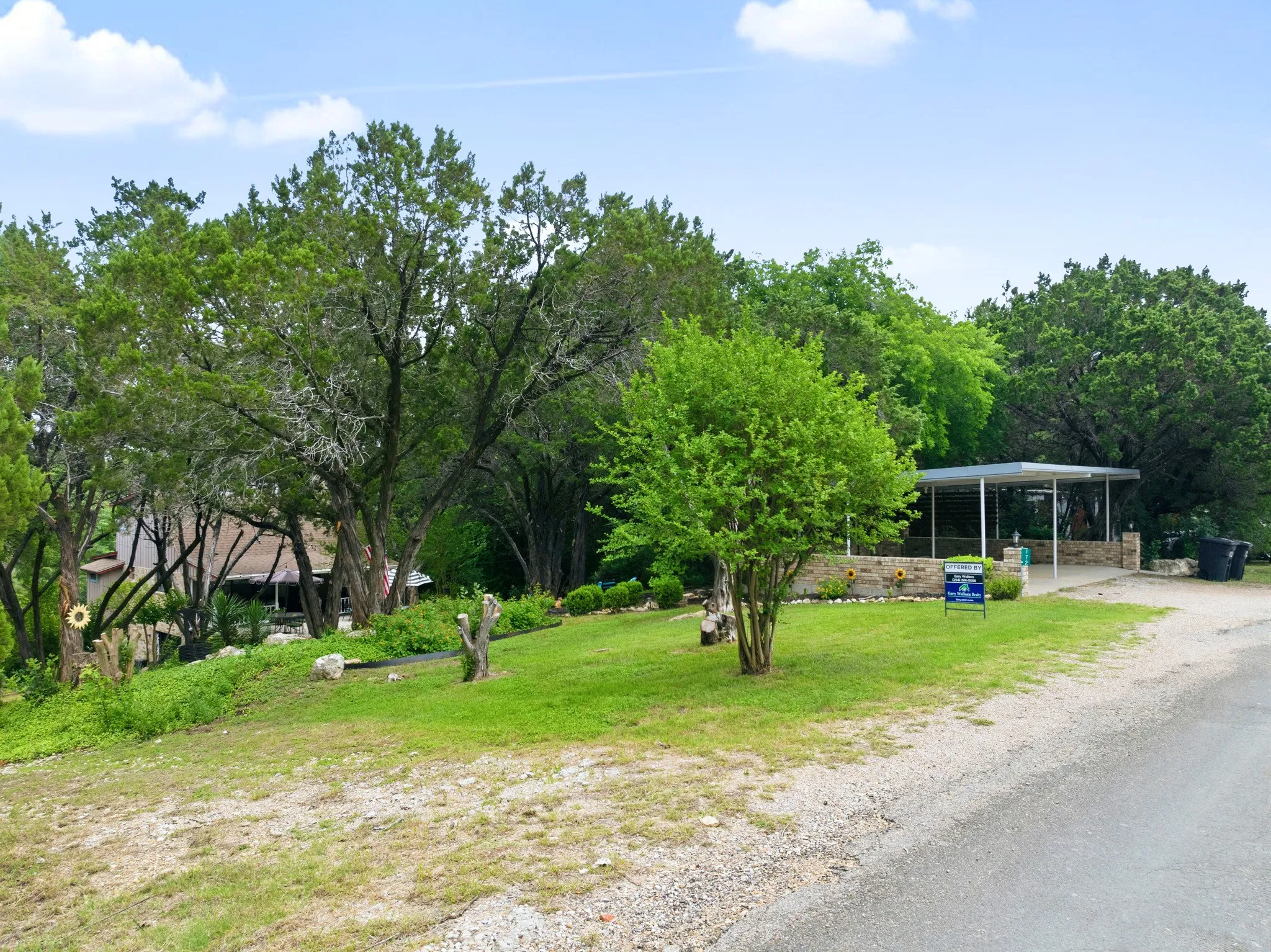 Single Family Residence For Sale in Hill County , 172 Giant Cedar Trail, Whitney, Texas 76692, 5 Bedrooms, 3 Bathrooms, Garage spaces, 2,351 Sqft, built in 1984, Price $319,000, mls#21261391, Real Estate Agent in Whitney, Homes For Sale in Hill county, Homes For Sale in Whitney, Realtor in Whitney Texas, Real Estate Brokerage Independent Realty Texas, Luminita Cordes Realtor
