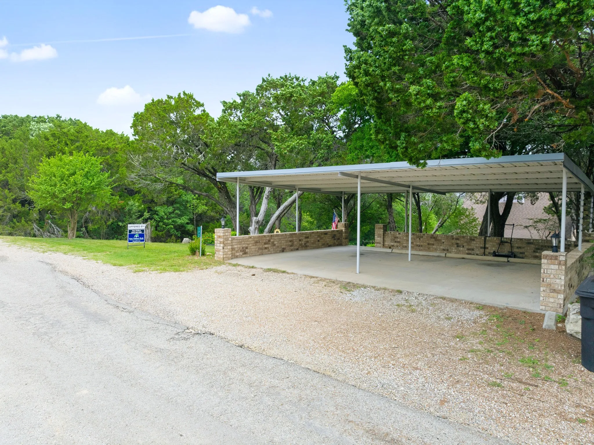 Single Family Residence For Sale in Hill County , 172 Giant Cedar Trail, Whitney, Texas 76692, 5 Bedrooms, 3 Bathrooms, Garage spaces, 2,351 Sqft, built in 1984, Price $319,000, mls#21261391, Real Estate Agent in Whitney, Homes For Sale in Hill county, Homes For Sale in Whitney, Realtor in Whitney Texas, Real Estate Brokerage Independent Realty Texas, Luminita Cordes Realtor