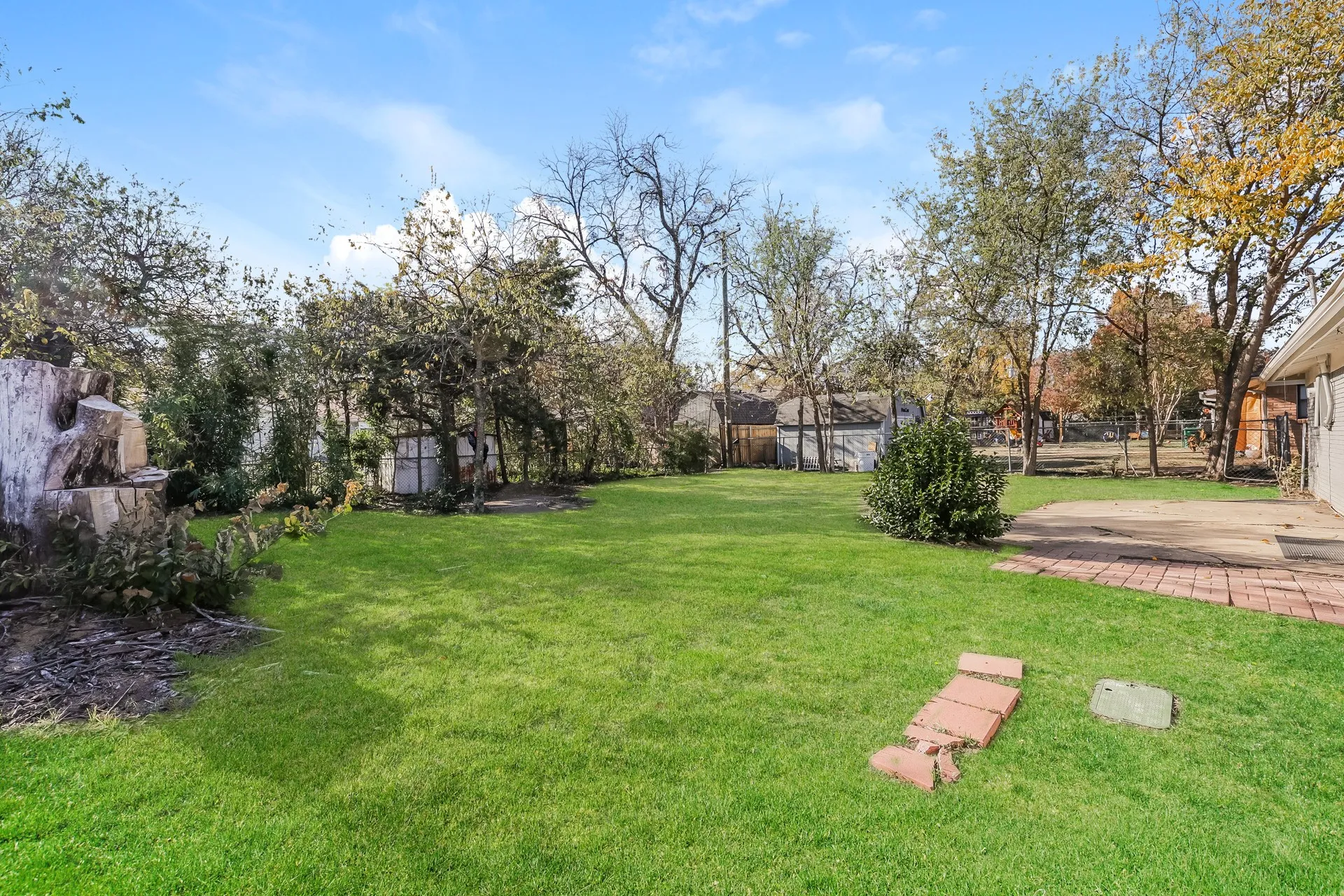Single Family Residence For Sale in Tarrant County , 5604 Odessa Avenue, Fort Worth, Texas 76133, 3 Bedroom, 2 Bathroom, 2 Garage spaces, 1,541 Sqft, built in 1959, mls#21261369, Real Estate Agent in Fort Worth, Homes For Sale in Tarrant county, Homes For Sale in Fort Worth, Realtor in Fort Worth Texas, Real Estate Brokerage Independent Realty Texas, Luminita Cordes Realtor