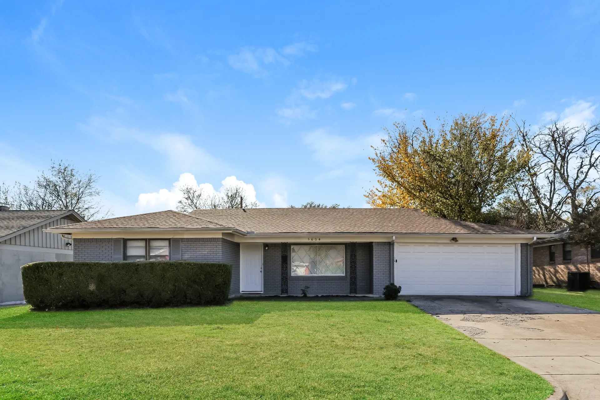 Single Family Residence For Sale in Tarrant County , 5604 Odessa Avenue, Fort Worth, Texas 76133, 3 Bedroom, 2 Bathroom, 2 Garage spaces, 1,541 Sqft, built in 1959, mls#21261369, Real Estate Agent in Fort Worth, Homes For Sale in Tarrant county, Homes For Sale in Fort Worth, Realtor in Fort Worth Texas, Real Estate Brokerage Independent Realty Texas, Luminita Cordes Realtor