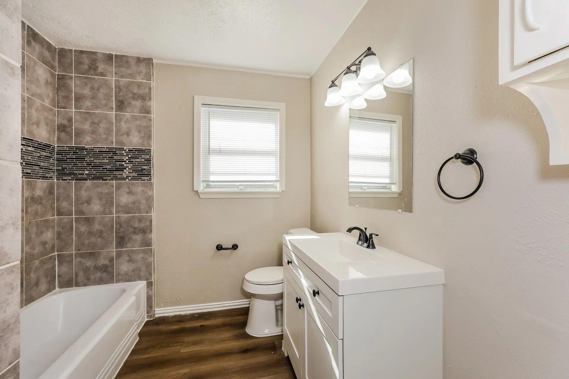 Single Family Residence For Sale in Tarrant County , 5604 Odessa Avenue, Fort Worth, Texas 76133, 3 Bedroom, 2 Bathroom, 2 Garage spaces, 1,541 Sqft, built in 1959, mls#21261369, Real Estate Agent in Fort Worth, Homes For Sale in Tarrant county, Homes For Sale in Fort Worth, Realtor in Fort Worth Texas, Real Estate Brokerage Independent Realty Texas, Luminita Cordes Realtor