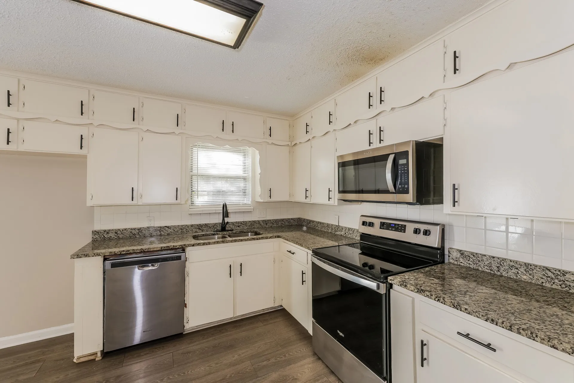 Single Family Residence For Sale in Tarrant County , 5604 Odessa Avenue, Fort Worth, Texas 76133, 3 Bedroom, 2 Bathroom, 2 Garage spaces, 1,541 Sqft, built in 1959, mls#21261369, Real Estate Agent in Fort Worth, Homes For Sale in Tarrant county, Homes For Sale in Fort Worth, Realtor in Fort Worth Texas, Real Estate Brokerage Independent Realty Texas, Luminita Cordes Realtor