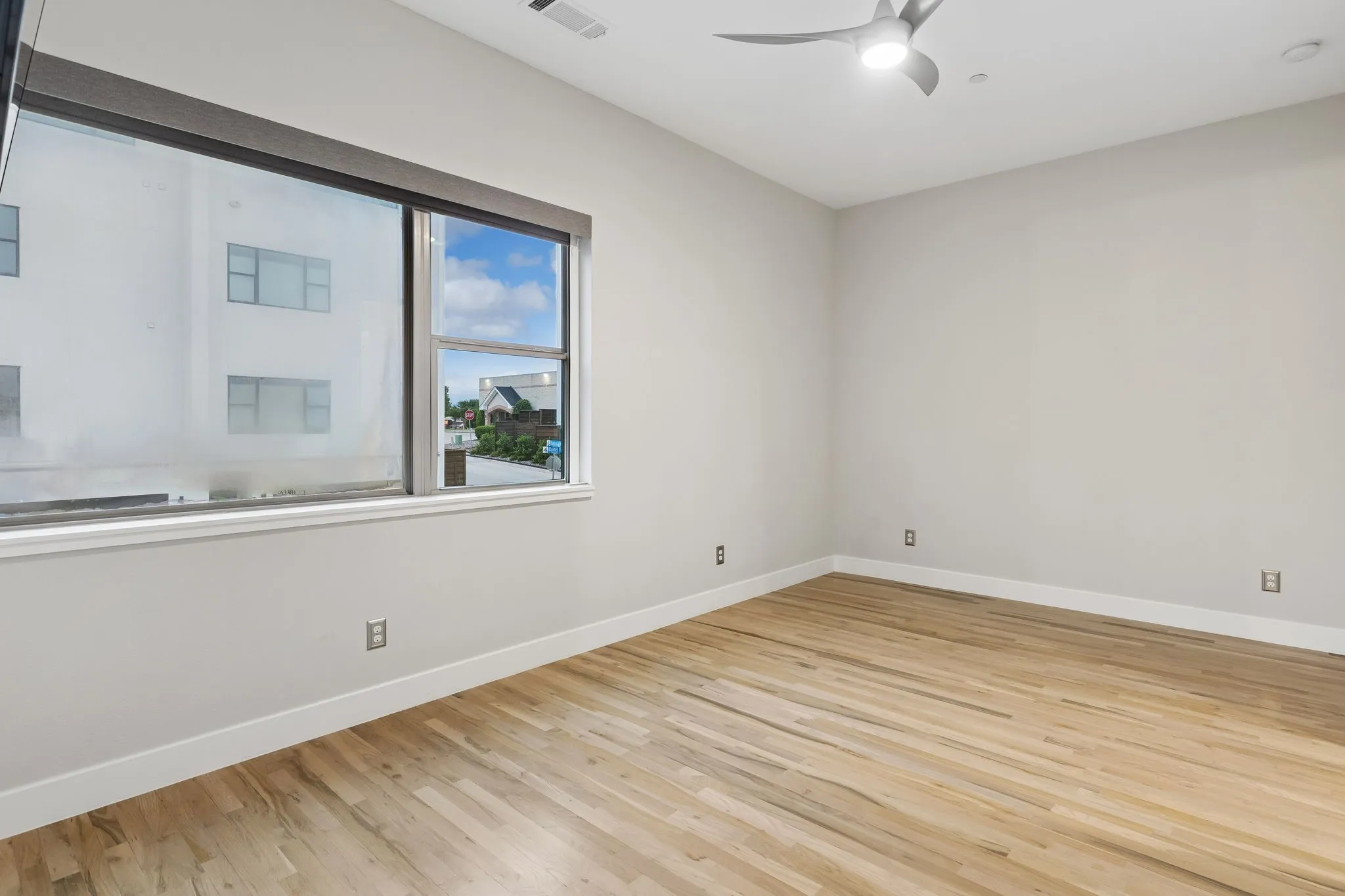 Townhouse For Sale in Denton County , 4965 Blaynes View, The Colony, Texas 75056, 3 Bedroom, 5 Bathroom, 2 Garage spaces, 2,821 Sqft, built in 2020, mls#21255617, Real Estate Agent in The Colony, Homes For Sale in Denton county, Homes For Sale in The Colony, Realtor in The Colony Texas, Real Estate Brokerage Independent Realty Texas, Luminita Cordes Realtor