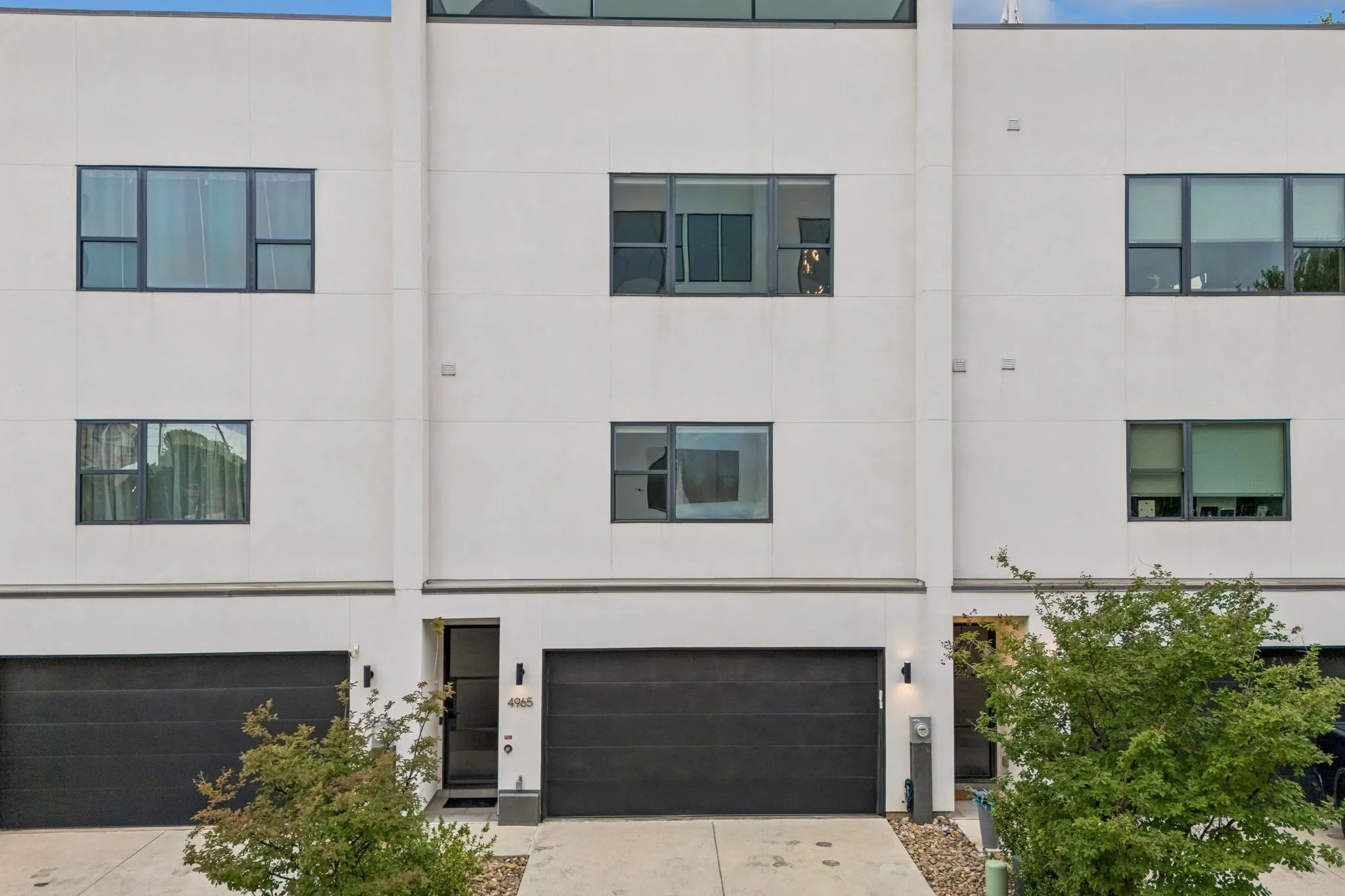 Townhouse For Sale in Denton County , 4965 Blaynes View, The Colony, Texas 75056, 3 Bedroom, 5 Bathroom, 2 Garage spaces, 2,821 Sqft, built in 2020, mls#21255617, Real Estate Agent in The Colony, Homes For Sale in Denton county, Homes For Sale in The Colony, Realtor in The Colony Texas, Real Estate Brokerage Independent Realty Texas, Luminita Cordes Realtor