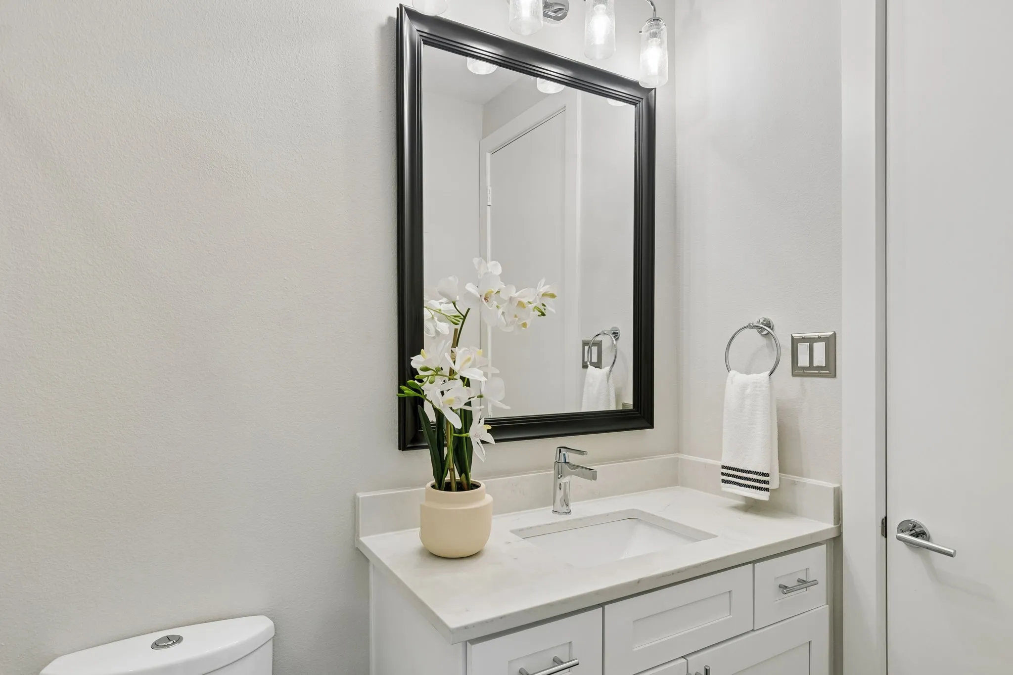 Townhouse For Sale in Denton County , 4965 Blaynes View, The Colony, Texas 75056, 3 Bedroom, 5 Bathroom, 2 Garage spaces, 2,821 Sqft, built in 2020, mls#21255617, Real Estate Agent in The Colony, Homes For Sale in Denton county, Homes For Sale in The Colony, Realtor in The Colony Texas, Real Estate Brokerage Independent Realty Texas, Luminita Cordes Realtor