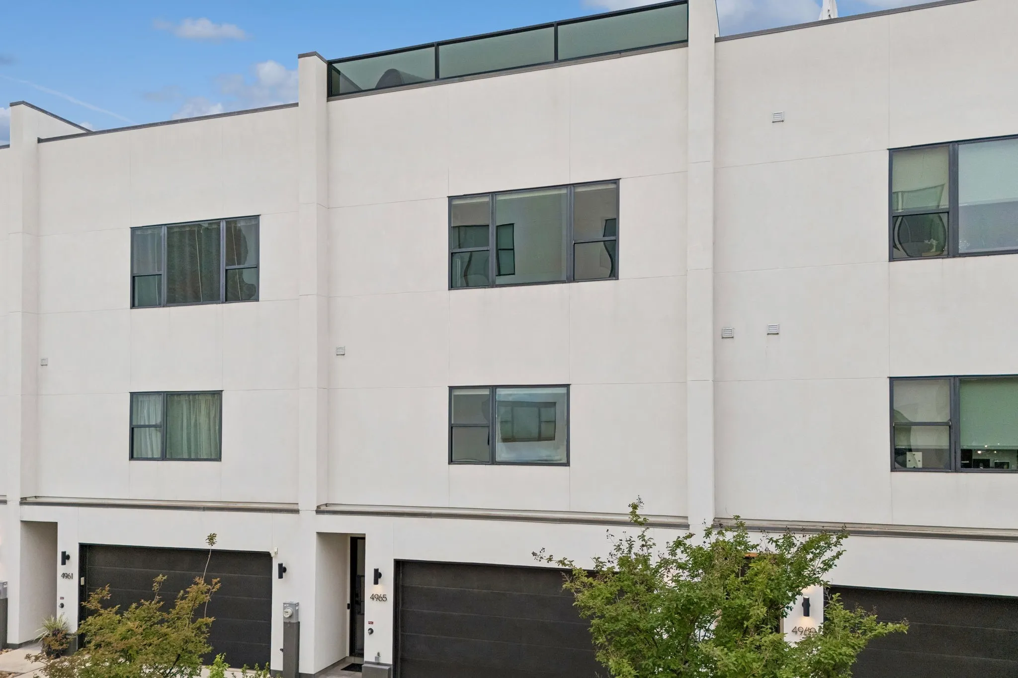 Townhouse For Sale in Denton County , 4965 Blaynes View, The Colony, Texas 75056, 3 Bedroom, 5 Bathroom, 2 Garage spaces, 2,821 Sqft, built in 2020, mls#21255617, Real Estate Agent in The Colony, Homes For Sale in Denton county, Homes For Sale in The Colony, Realtor in The Colony Texas, Real Estate Brokerage Independent Realty Texas, Luminita Cordes Realtor