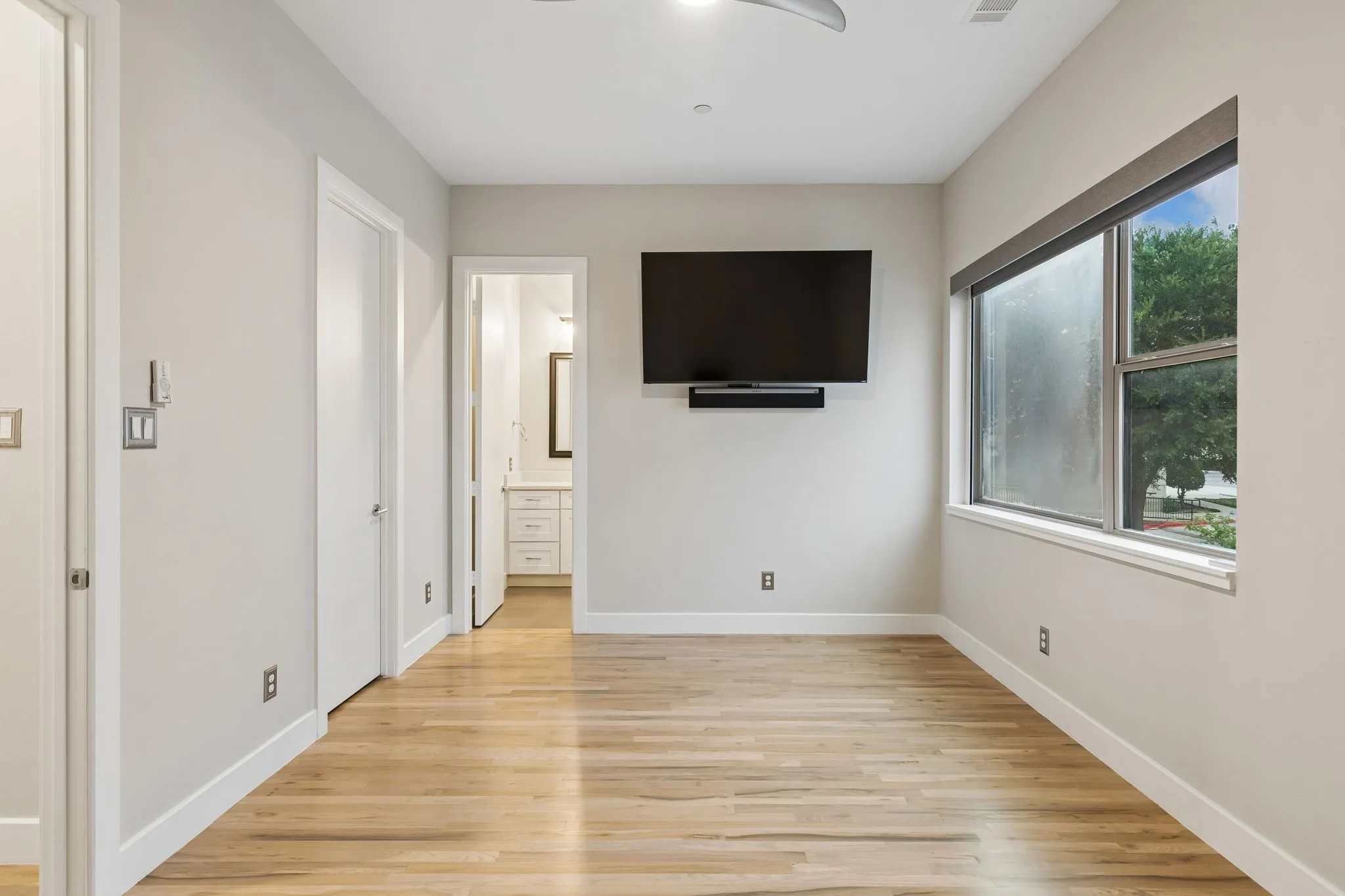 Townhouse For Sale in Denton County , 4965 Blaynes View, The Colony, Texas 75056, 3 Bedroom, 5 Bathroom, 2 Garage spaces, 2,821 Sqft, built in 2020, mls#21255617, Real Estate Agent in The Colony, Homes For Sale in Denton county, Homes For Sale in The Colony, Realtor in The Colony Texas, Real Estate Brokerage Independent Realty Texas, Luminita Cordes Realtor