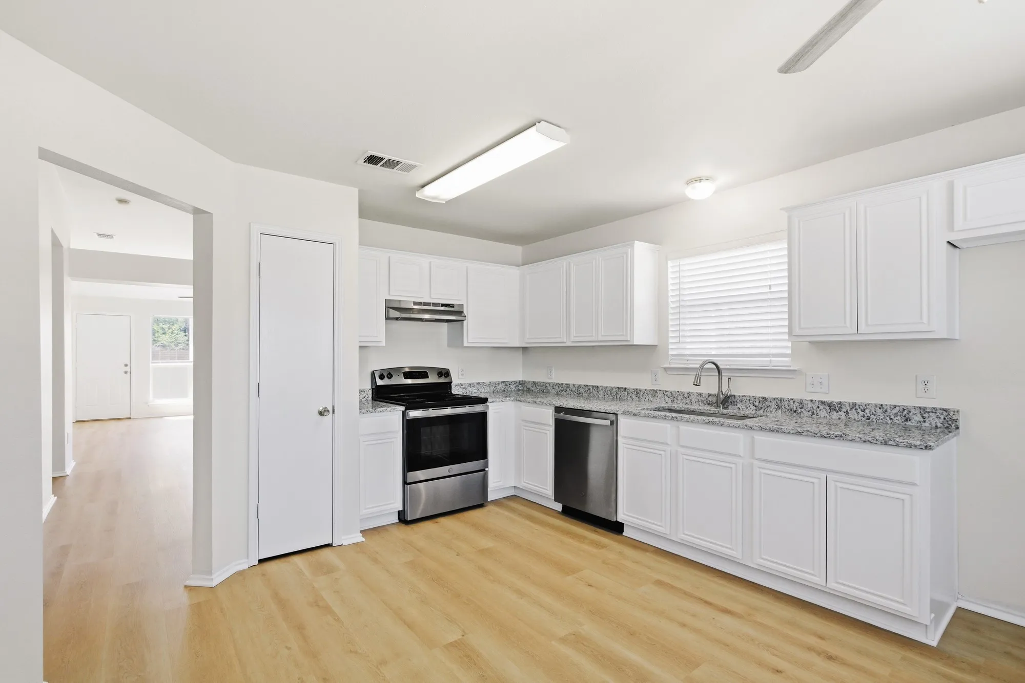 Single Family Residence For Sale in Kaufman County , 311 S Chestnut Street, Forney, Texas 75126, 3 Bedroom, 2 Bathroom, 2 Garage spaces, 1,392 Sqft, built in 2002, Preowned, mls#21260881, Real Estate Agent in Forney, Homes For Sale in Kaufman county, Homes For Sale in Forney, Realtor in Forney Texas, Real Estate Brokerage Independent Realty Texas, Luminita Cordes Realtor